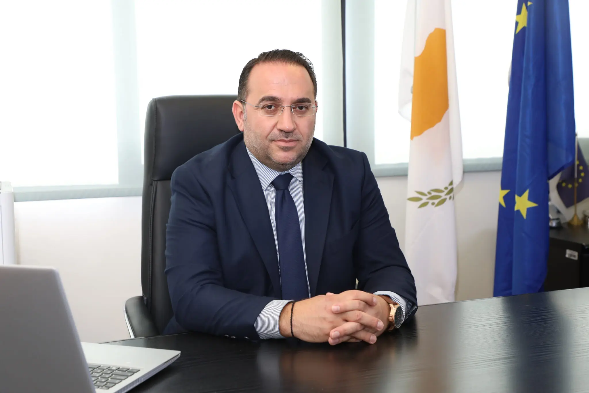 &Kappa;&omicron;&upsilon;&mu;ή&sigmaf;: &Eta; &Kappa;ύ&pi;&rho;&omicron;&sigmaf; &kappa;&omicron;&rho;&upsilon;&phi;&alpha;ί&omicron; &pi;&alpha;&rho;ά&delta;&epsilon;&iota;&gamma;&mu;&alpha; &alpha;&nu;&theta;&epsilon;&kappa;&tau;&iota;&kappa;ό&tau;&eta;&tau;&alpha;&sigmaf; &sigma;&tau;&omicron;&nu; &tau;&omicron;&upsilon;&rho;&iota;&sigma;&mu;ό