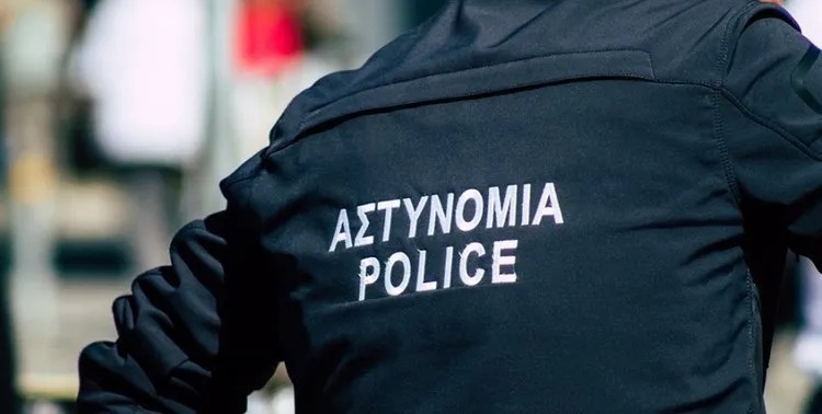 &Epsilon;&pi;ί &pi;&omicron;&delta;ό&sigmaf; &eta; &Alpha;&sigma;&tau;&upsilon;&nu;&omicron;&mu;ί&alpha; &gamma;&iota;&alpha; &tau;&omicron; &tau;&rho;&iota;ή&mu;&epsilon;&rho;&omicron; &tau;&omicron;&upsilon; &Delta;&epsilon;&kappa;&alpha;&pi;&epsilon;&nu;&tau;&alpha;ύ&gamma;&omicron;&upsilon;&sigma;&tau;&omicron;&upsilon;