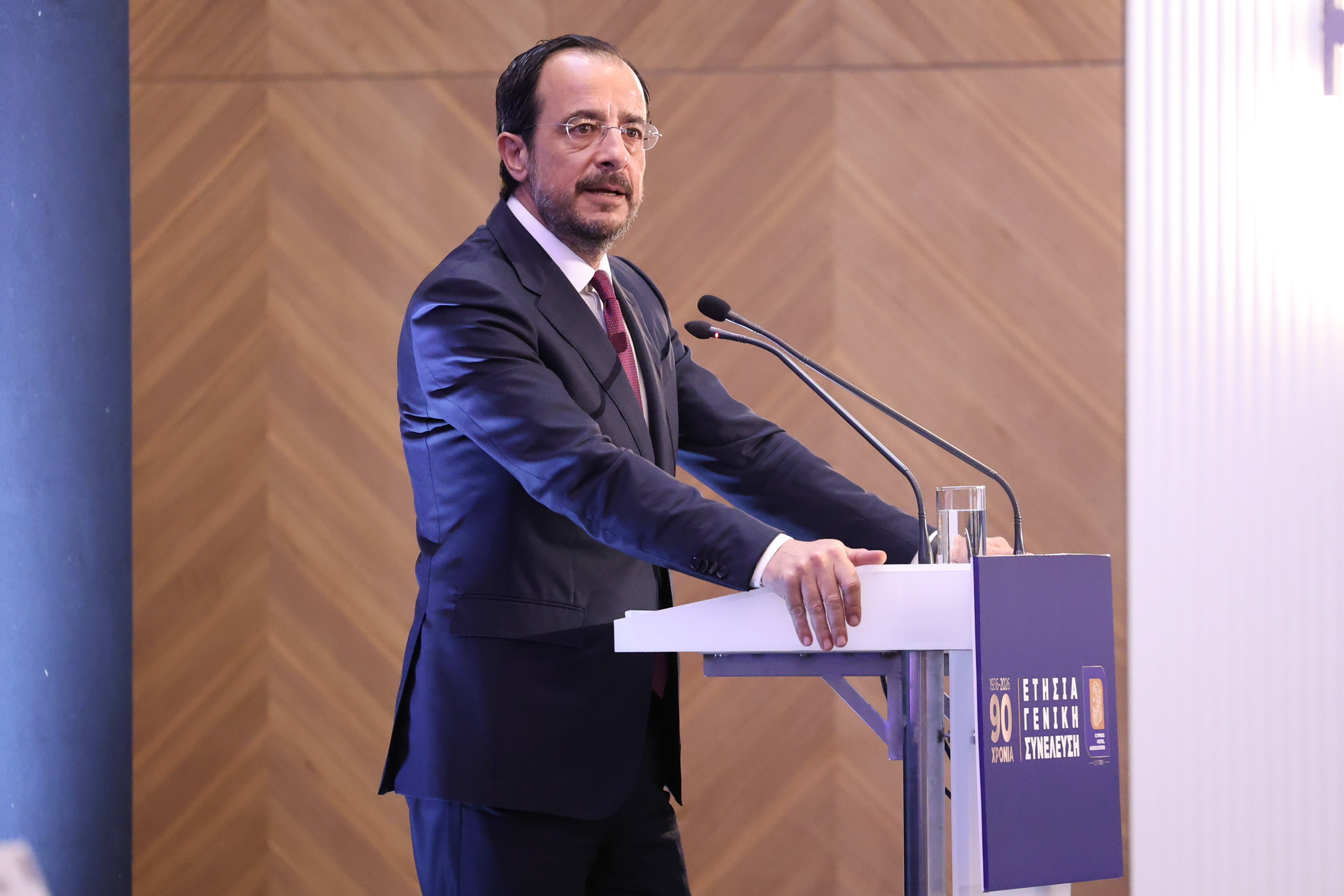 &Chi;&rho;&iota;&sigma;&tau;&omicron;&delta;&omicron;&upsilon;&lambda;ί&delta;&eta;&sigmaf;: &Alpha;&pi;ά&nu;&tau;&eta;&sigma;&eta; &sigma;&tau;&eta;&nu; &alpha;&mu;&phi;&iota;&sigma;&beta;ή&tau;&eta;&sigma;&eta; &tau;&omega;&nu; &theta;&epsilon;&sigma;&mu;ώ&nu; &epsilon;ί&nu;&alpha;&iota;