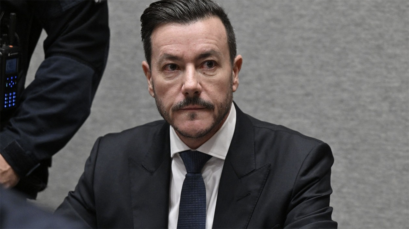 &Sigma;&kappa;ά&nu;&delta;&alpha;&lambda;&omicron; Signa: &Delta;ύ&omicron; &chi;&rho;ό&nu;&iota;&alpha; &phi;&upsilon;&lambda;ά&kappa;&iota;&sigma;&eta; &gamma;&iota;&alpha; &alpha;&pi;ά&tau;&eta; &sigma;&tau;&omicron;&nu; &pi;&rho;ώ&eta;&nu; &laquo;&beta;&alpha;&sigma;&iota;&lambda;&iota;ά&raquo; &tau;&omega;&nu; &alpha;&kappa;&iota;&nu;ή&tau;&omega;&nu; &Rho;&epsilon;&nu;έ &Mu;&pi;έ&nu;&kappa;&omicron;