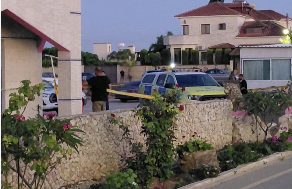 &Chi;&omega;&rho;ί&sigmaf; &alpha;&pi;ό&phi;&alpha;&sigma;&eta; &tau;&omicron; &Delta;&iota;&kappa;&alpha;&sigma;&tau;ή&rho;&iota;&omicron; &gamma;&iota;&alpha; &tau;&omicron;&nu; &pi;&alpha;&tau;έ&rho;&alpha; &tau;&omega;&nu; &delta;ύ&omicron; &pi;&alpha;&iota;&delta;&iota;ώ&nu; &sigma;&tau;&eta;&nu; &Xi;&upsilon;&lambda;&omicron;&phi;ά&gamma;&omicron;&upsilon;
