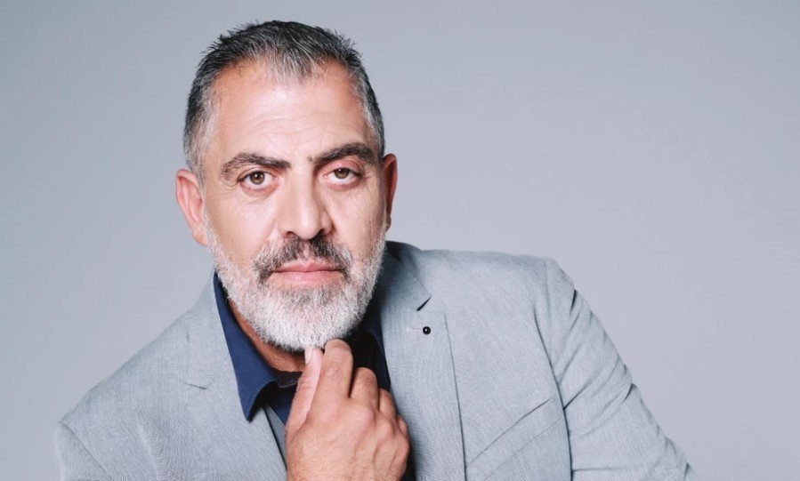 &Kappa;&omicron;ύ&lambda;&lambda;&eta;&sigmaf; &Nu;&iota;&kappa;&omicron;&lambda;ά&omicron;&upsilon;: &Gamma;&iota;ό&rho;&tau;&alpha;&sigma;&epsilon; &tau;&alpha; 56&alpha; &gamma;&epsilon;&nu;έ&theta;&lambda;&iota;ά &tau;&omicron;&upsilon; &mu;&epsilon; έ&nu;&alpha; &mu;&epsilon;&gamma;ά&lambda;&omicron; &pi;ά&rho;&tau;&iota; - &Sigma;&tau;&omicron; &pi;&lambda;&epsilon;&upsilon;&rho;ό &tau;&omicron;&upsilon; &eta; &mu;&eta;&tau;έ&rho;&alpha; &tau;&omicron;&upsilon; (&Phi;&omega;&tau;ό&sigmaf;)