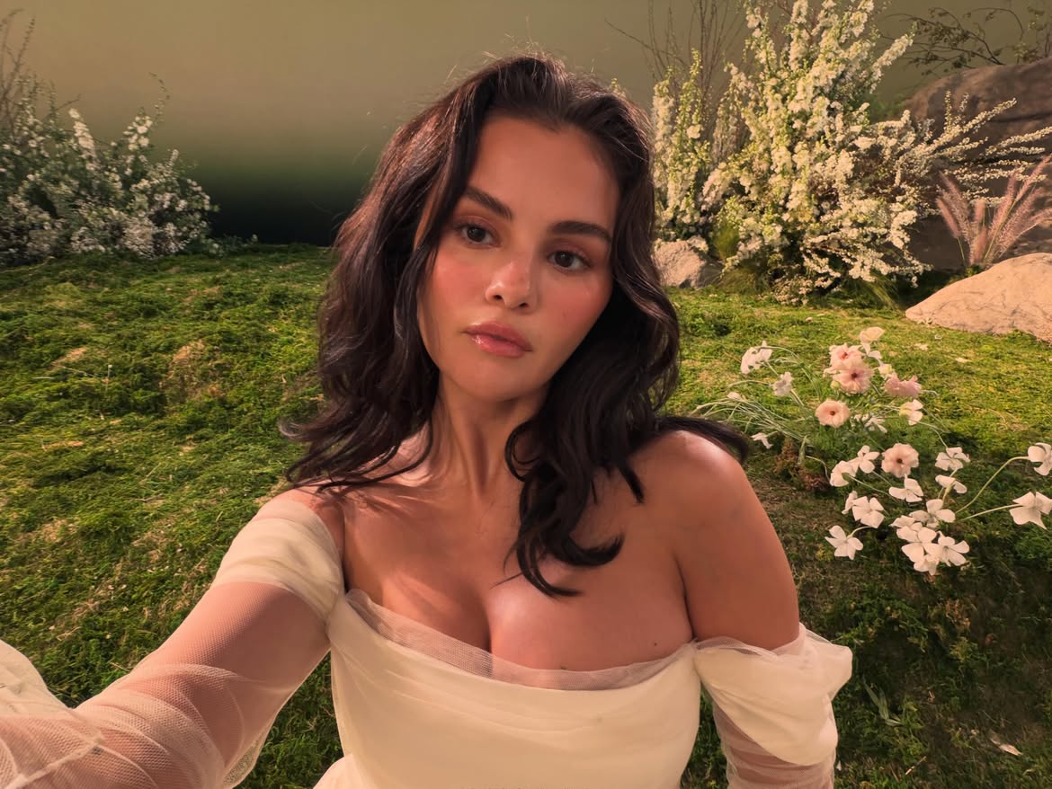 Selena Gomez: &Delta;&eta;&mu;&iota;&omicron;ύ&rho;&gamma;&eta;&sigma;&epsilon; &tau;&omicron; &iota;&delta;&alpha;&nu;&iota;&kappa;ό hairstyle &gamma;&iota;&alpha; &tau;&iota;&sigmaf; &upsilon;&psi;&eta;&lambda;έ&sigmaf; &theta;&epsilon;&rho;&mu;&omicron;&kappa;&rho;&alpha;&sigma;ί&epsilon;&sigmaf; &omega;&sigmaf; &kappa;&alpha;&lambda;&epsilon;&sigma;&mu;έ&nu;&eta; &sigma;&epsilon; &gamma;ά&mu;&omicron;