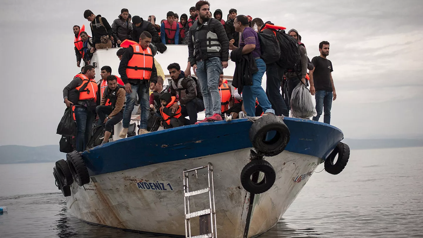 &Upsilon;&phi;. &Mu;&epsilon;&tau;&alpha;&nu;ά&sigma;&tau;&epsilon;&upsilon;&sigma;&eta;&sigmaf;: &Phi;&rho;έ&nu;&omicron; &sigma;&tau;&omicron;&upsilon;&sigmaf; &pi;&alpha;&rho;ά&nu;&omicron;&mu;&omicron;&upsilon;&sigmaf; &mu;&epsilon;&tau;&alpha;&nu;ά&sigma;&tau;&epsilon;&sigmaf; -Έ&rho;&chi;&epsilon;&tau;&alpha;&iota; έ&nu;&alpha;&sigmaf; &kappa;&alpha;&iota; &phi;&epsilon;ύ&gamma;&omicron;&upsilon;&nu; &pi;έ&nu;&tau;&epsilon;