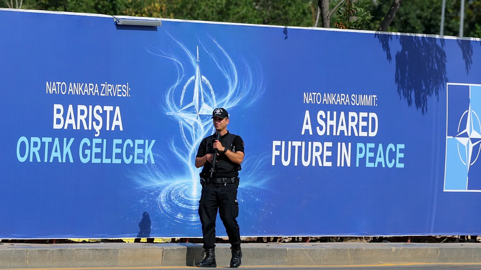 &laquo;&Alpha;&sigma;&tau;&alpha;&kappa;ό&sigmaf;&raquo; &eta; Ά&gamma;&kappa;&upsilon;&rho;&alpha; &gamma;&iota;&alpha; &tau;&eta; &Sigma;ύ&nu;&omicron;&delta;&omicron; &Kappa;&omicron;&rho;&upsilon;&phi;ή&sigmaf; &tau;&omicron;&upsilon; &Nu;&Alpha;&Tau;&Omicron; - &Sigma;&tau;&omicron;&upsilon;&sigmaf; &delta;&rho;ό&mu;&omicron;&upsilon;&sigmaf; &pi;ά&nu;&omega; &alpha;&pi;ό 56.000 &alpha;&sigma;&tau;&upsilon;&nu;&omicron;&mu;&iota;&kappa;&omicron;ί