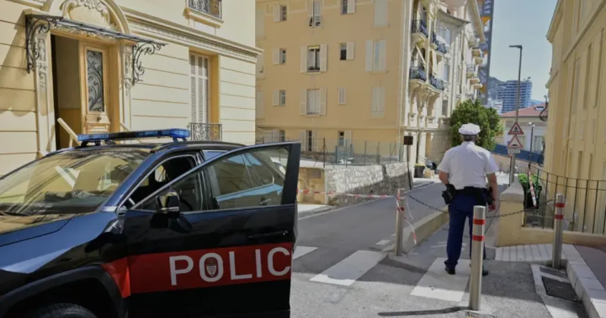 N&epsilon;&kappa;&rho;ή &mu;&epsilon; &sigma;&phi;&alpha;ί&rho;&alpha; &sigma;&tau;&omicron; &kappa;&epsilon;&phi;ά&lambda;&iota; &beta;&rho;έ&theta;&eta;&kappa;&epsilon; &eta; &gamma;&upsilon;&nu;&alpha;ί&kappa;&alpha; &pi;&omicron;&upsilon; έ&beta;&alpha;&lambda;&epsilon; &tau;&eta; &beta;ό&mu;&beta;&alpha; &sigma;&tau;&omicron; &Mu;&omicron;&nu;&alpha;&kappa;ό &kappa;&alpha;&tau;ά &tau;&omicron;&upsilon; &Omicron;&upsilon;&kappa;&rho;&alpha;&nu;&omicron;ύ &omicron;&lambda;&iota;&gamma;ά&rho;&chi;&eta;