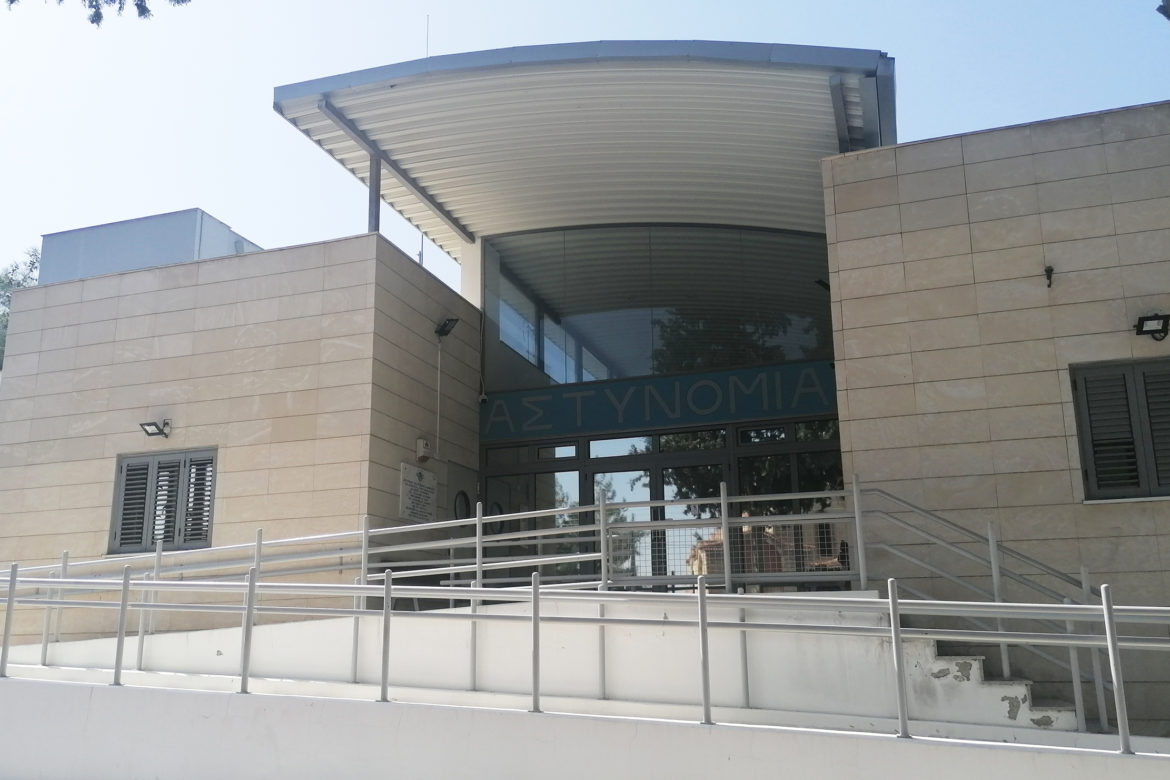 &Pi;ά&tau;&eta;&sigma;&epsilon; &gamma;&kappa;ά&zeta;&iota; &kappa;&alpha;&iota; &pi;&alpha;&rho;έ&sigma;&upsilon;&rho;&epsilon; 43&chi;&rho;&omicron;&nu;&omicron; &mu;ό&lambda;&iota;&sigmaf; &epsilon;ί&delta;&epsilon; &tau;&omicron;&upsilon;&sigmaf; &alpha;&sigma;&tau;&upsilon;&nu;&omicron;&mu;&iota;&kappa;&omicron;ύ&sigmaf; &ndash; &Chi;&epsilon;&iota;&rho;&omicron;&pi;έ&delta;&epsilon;&sigmaf; &sigma;&epsilon; 23&chi;&rho;&omicron;&nu;&omicron; &sigma;&tau;&eta; &Lambda;&epsilon;&upsilon;&kappa;&omega;&sigma;ί&alpha;