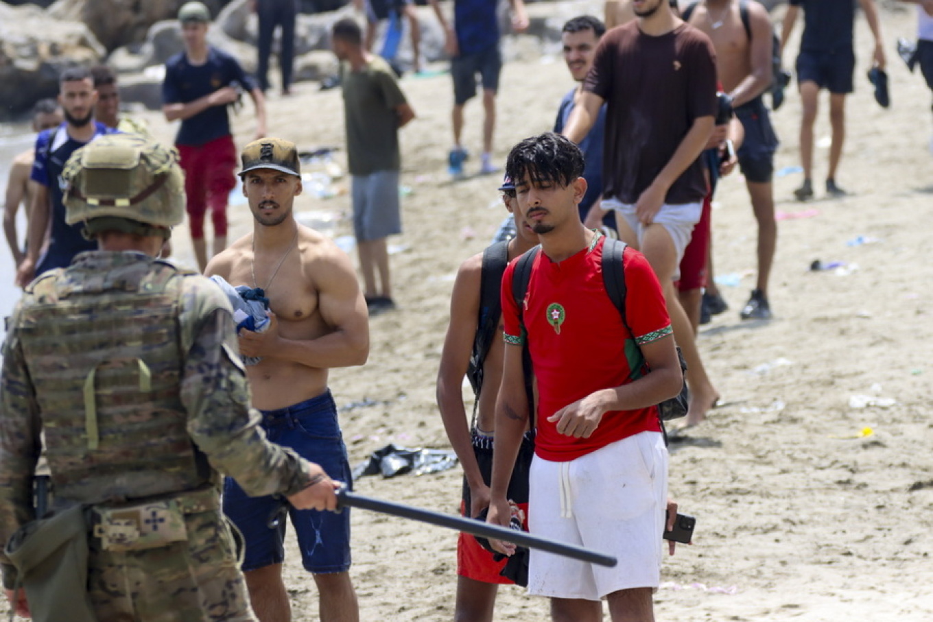 &Iota;&sigma;&pi;&alpha;&nu;&iota;&kappa;ή &Kappa;&upsilon;&beta;έ&rho;&nu;&eta;&sigma;&eta;: 37.500 &alpha;&pi;ό &tau;&omicron;&upsilon;&sigmaf; 60.000 &mu;&epsilon;&tau;&alpha;&nu;ά&sigma;&tau;&epsilon;&sigmaf; &pi;&omicron;&upsilon; &epsilon;&iota;&sigma;έ&beta;&alpha;&lambda;&alpha;&nu; &sigma;&tau;&eta; &Theta;έ&omicron;&upsilon;&tau;&alpha; &epsilon;&pi;έ&sigma;&tau;&rho;&epsilon;&psi;&alpha;&nu; &sigma;&tau;&omicron; &Mu;&alpha;&rho;ό&kappa;&omicron;