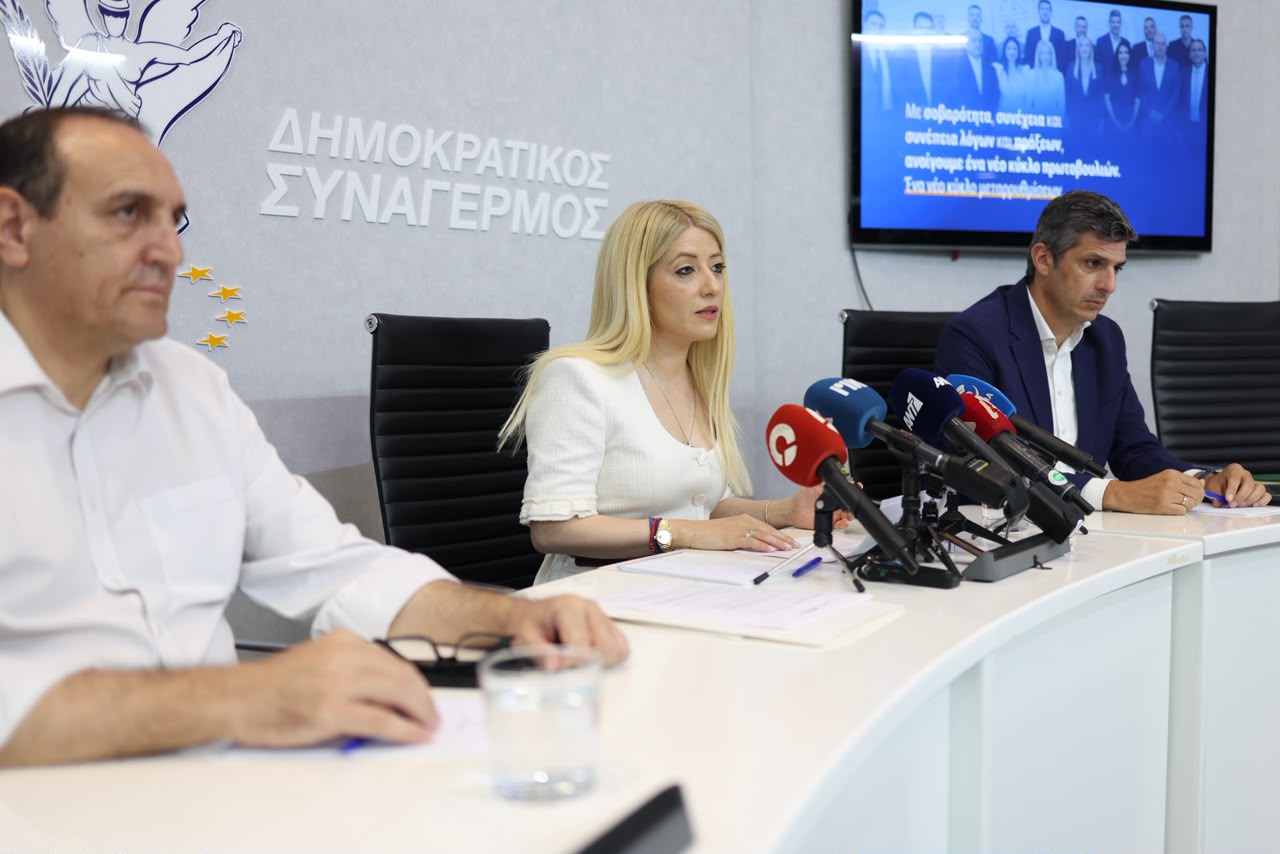 &Delta;&Eta;&Sigma;&Upsilon;: &Pi;&alpha;&rho;&omicron;&upsilon;&sigma;ί&alpha;&sigma;&epsilon; &tau;&iota;&sigmaf; &pi;&rho;ώ&tau;&epsilon;&sigmaf; &kappa;&omicron;&iota;&nu;&omicron;&beta;&omicron;&upsilon;&lambda;&epsilon;&upsilon;&tau;&iota;