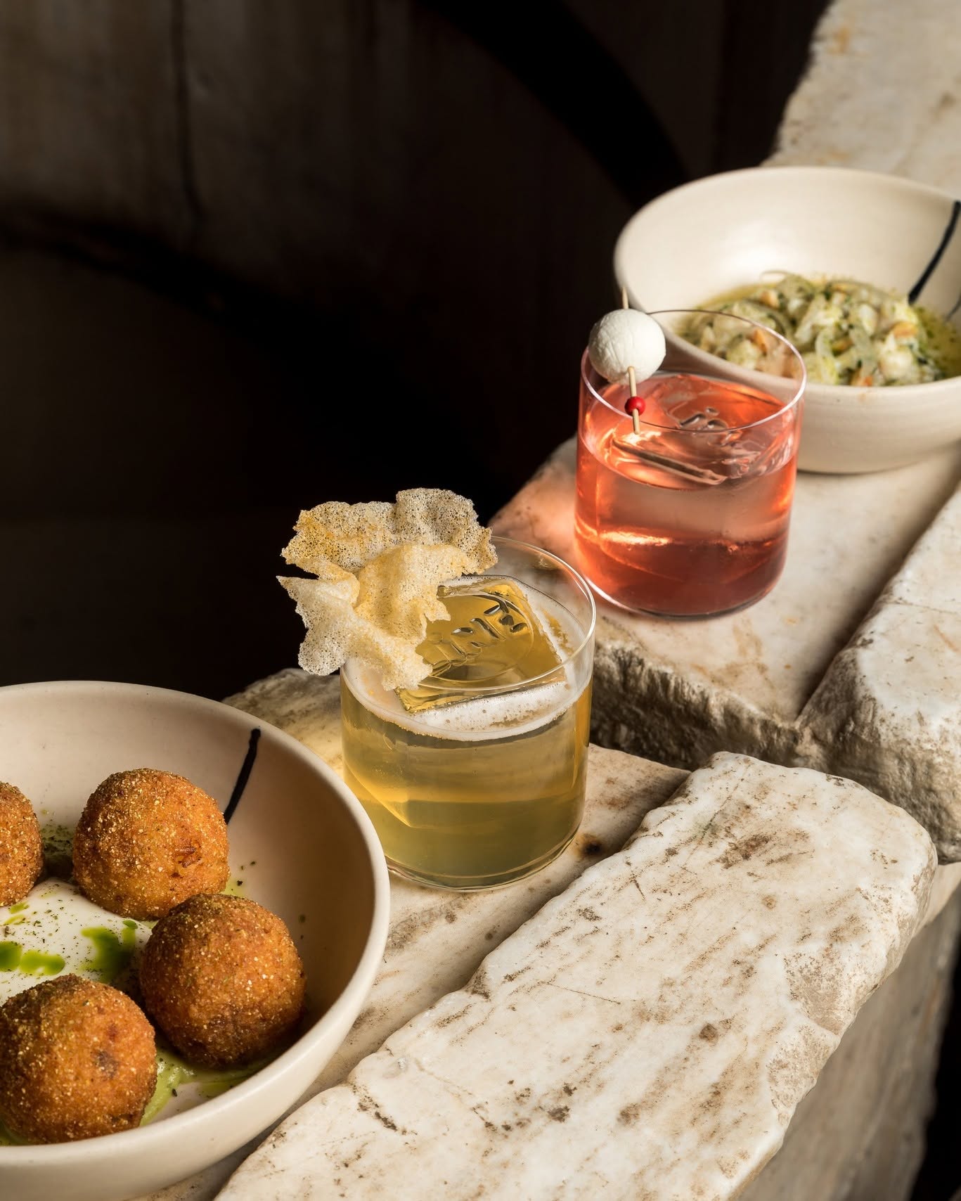 Europe&rsquo;s 50 Best Bars: &Pi;&omicron;&iota;&alpha; &epsilon;ί&nu;&alpha;&iota; &tau;&alpha; &delta;ύ&omicron; &epsilon;&lambda;&lambda;&eta;&nu;&iota;&kappa;ά &mu;&pi;&alpha;&rho; &pi;&omicron;&upsilon; &kappa;&alpha;&tau;έ&kappa;&tau;&eta;&sigma;&alpha;&nu; &tau;&eta;&nu; &pi;&rho;ώ&tau;&eta; &kappa;&alpha;&iota; &delta;&epsilon;ύ&tau;&epsilon;&rho;&eta; &theta;έ&sigma;&eta;