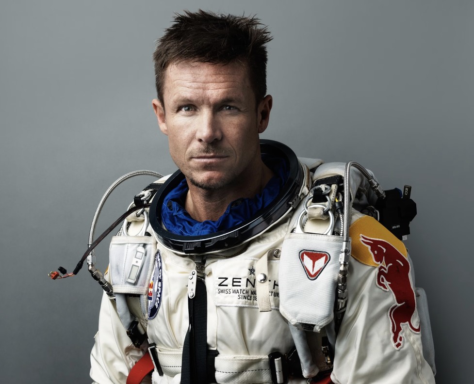 Έ&nu;&alpha;&sigmaf; &chi;&rho;ό&nu;&omicron;&sigmaf; &chi;&omega;&rho;ί&sigmaf; &tau;&omicron;&nu; &laquo;Fearless Felix&raquo;: &Omicron; ά&nu;&theta;&rho;&omega;&pi;&omicron;&sigmaf; &pi;&omicron;&upsilon; έ&pi;&epsilon;&sigma;&epsilon; &sigma;&tau;&eta; &Gamma;&eta; &alpha;&pi;ό &tau;&alpha; ό&rho;&iota;&alpha; &tau;&omicron;&upsilon; &Delta;&iota;&alpha;&sigma;&tau;ή&mu;&alpha;&tau;&omicron;&sigmaf;