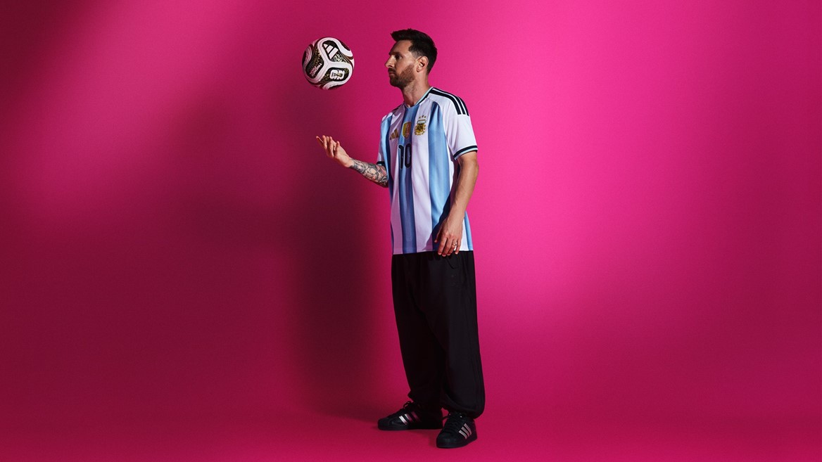 &Tau;&omicron; &Mu;&omicron;&upsilon;&nu;&tau;&iota;ά&lambda; &laquo;&chi;&rho;&upsilon;&sigma;ώ&nu;&epsilon;&iota;&raquo; &tau;&eta;&nu; Adidas: &Rho;&epsilon;&kappa;ό&rho; &pi;&omega;&lambda;ή&sigma;&epsilon;&omega;&nu; &kappa;&alpha;&iota; &alpha;ύ&xi;&eta;&sigma;&eta; &epsilon;&sigma;ό&delta;&omega;&nu; 14%