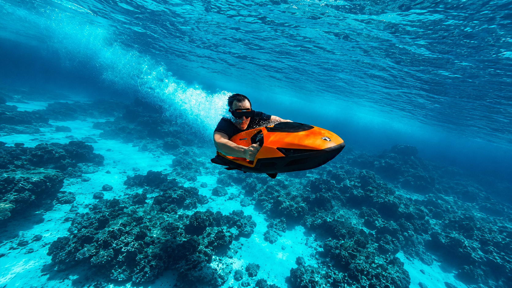 SEABOB SE63: &Tau;&omicron; &iota;&sigma;&chi;&upsilon;&rho;ό&tau;&epsilon;&rho;&omicron; &upsilon;&pi;&omicron;&beta;&rho;ύ&chi;&iota;&omicron; scooter &tau;&eta;&sigmaf; Cayago &mu;&epsilon; &tau;&eta;&nu; &upsilon;&pi;&omicron;&gamma;&rho;&alpha;&phi;ή Lamborghini