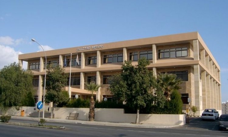 &Sigma;&tau;&omicron; &Kappa;&alpha;&kappa;&omicron;&upsilon;&rho;&gamma;&iota;&omicron;&delta;&iota;&kappa;&epsilon;ί&omicron; &omicron;&iota; &delta;ύ&omicron; &kappa;&alpha;&tau;&eta;&gamma;&omicron;&rho;&omicron;ύ&mu;&epsilon;&nu;&omicron;&iota; &gamma;&iota;&alpha; &tau;&iota;&sigmaf; έ&nu;&omicron;&pi;&lambda;&epsilon;&sigmaf; &alpha;&pi;ό&pi;&epsilon;&iota;&rho;&epsilon;&sigmaf; &lambda;&eta;&sigma;&tau;&epsilon;ί&alpha;&sigmaf; &sigma;&epsilon; &tau;&rho;ά&pi;&epsilon;&zeta;&alpha; &kappa;&alpha;&iota; &chi;&rho;&upsilon;&sigma;&omicron;&chi;&omicron;&epsilon;ί&omicron;