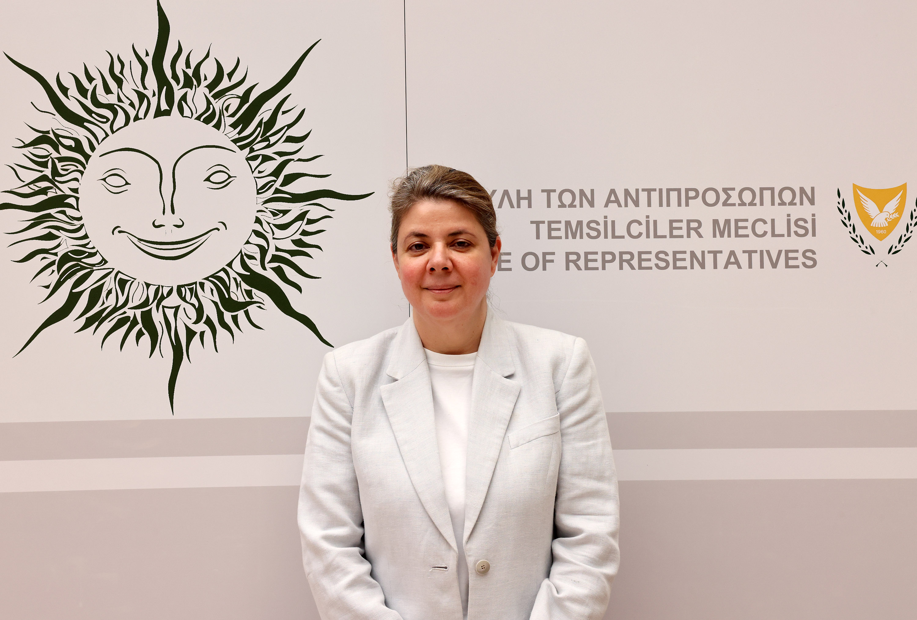 &Chi;&rho;. &Epsilon;&rho;&omega;&tau;&omicron;&kappa;&rho;ί&tau;&omicron;&upsilon;: &Zeta;&eta;&tau;ά&mu;&epsilon; &pi;&omicron;&lambda;&iota;&tau;&iota;&kappa;ό &delta;&iota;ά&lambda;&omicron;&gamma;&omicron; &mu;&epsilon; &tau;&omicron;&nu; &Pi;&rho;ό&epsilon;&delta;&rho;&omicron;, ό&chi;&iota; &pi;&epsilon;&rho;&iota;&sigma;&sigma;ό&tau;&epsilon;&rho;&epsilon;&sigmaf; &kappa;&alpha;&rho;έ&kappa;&lambda;&epsilon;&sigmaf;