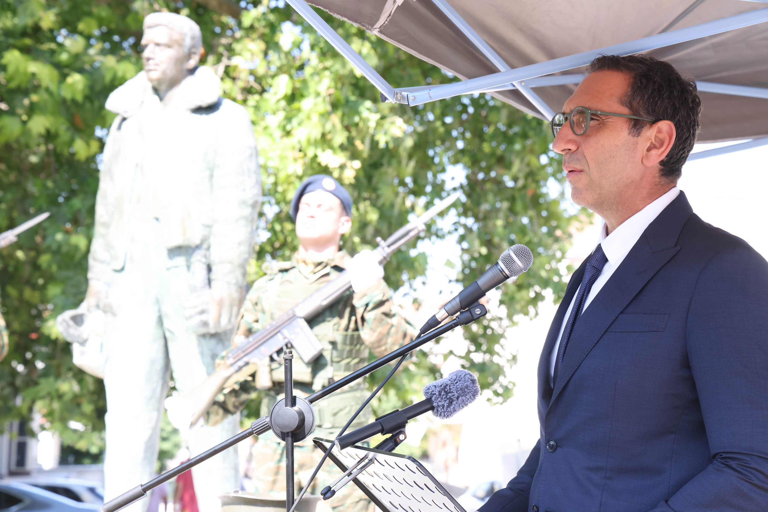 &Iota;&omega;ά&nu;&nu;&omicron;&upsilon;: &Delta;&epsilon;&nu; &sigma;&upsilon;&mu;&beta;&iota;&beta;&alpha;&zeta;ό&mu;&alpha;&sigma;&tau;&epsilon; &mu;&epsilon; &tau;&alpha; &tau;&epsilon;&tau;&epsilon;&lambda;&epsilon;&sigma;&mu;έ&nu;&alpha;, &omicron;ύ&tau;&epsilon; &alpha;&pi;&omicron;&delta;&epsilon;&chi;ό&mu;&alpha;&sigma;&tau;&epsilon; &tau;&eta; &delta;&iota;&chi;&omicron;&tau;ό&mu;&eta;&sigma;&eta;