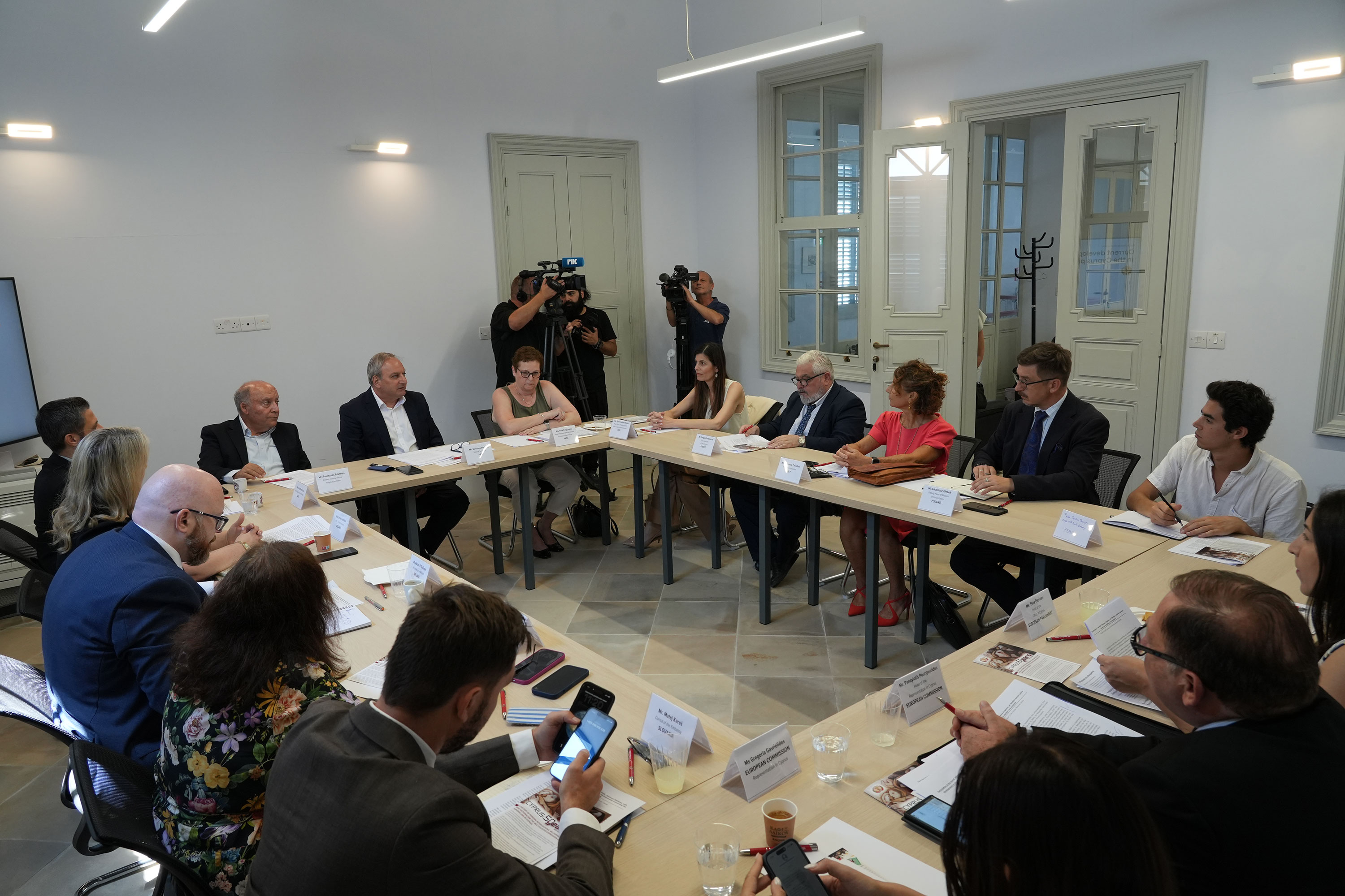 &Alpha;&Kappa;&Epsilon;&Lambda;: Ό&chi;&iota; &sigma;&epsilon; &laquo;&nu;έ&epsilon;&sigmaf;&raquo; &iota;&delta;έ&epsilon;&sigmaf;, &delta;&iota;&alpha;&tau;ή&rho;&eta;&sigma;&eta; &tau;&omega;&nu; &sigma;&upsilon;&gamma;&kappa;&lambda;ί&sigma;&epsilon;&omega;&nu; &kappa;&alpha;&iota; &laquo;&kappa;ό&kappa;&kappa;&iota;&nu;&eta; &gamma;&rho;&alpha;&mu;&mu;ή&raquo; &gamma;&iota;&alpha; &tau;&omicron; &Nu;&Alpha;&Tau;&Omicron;