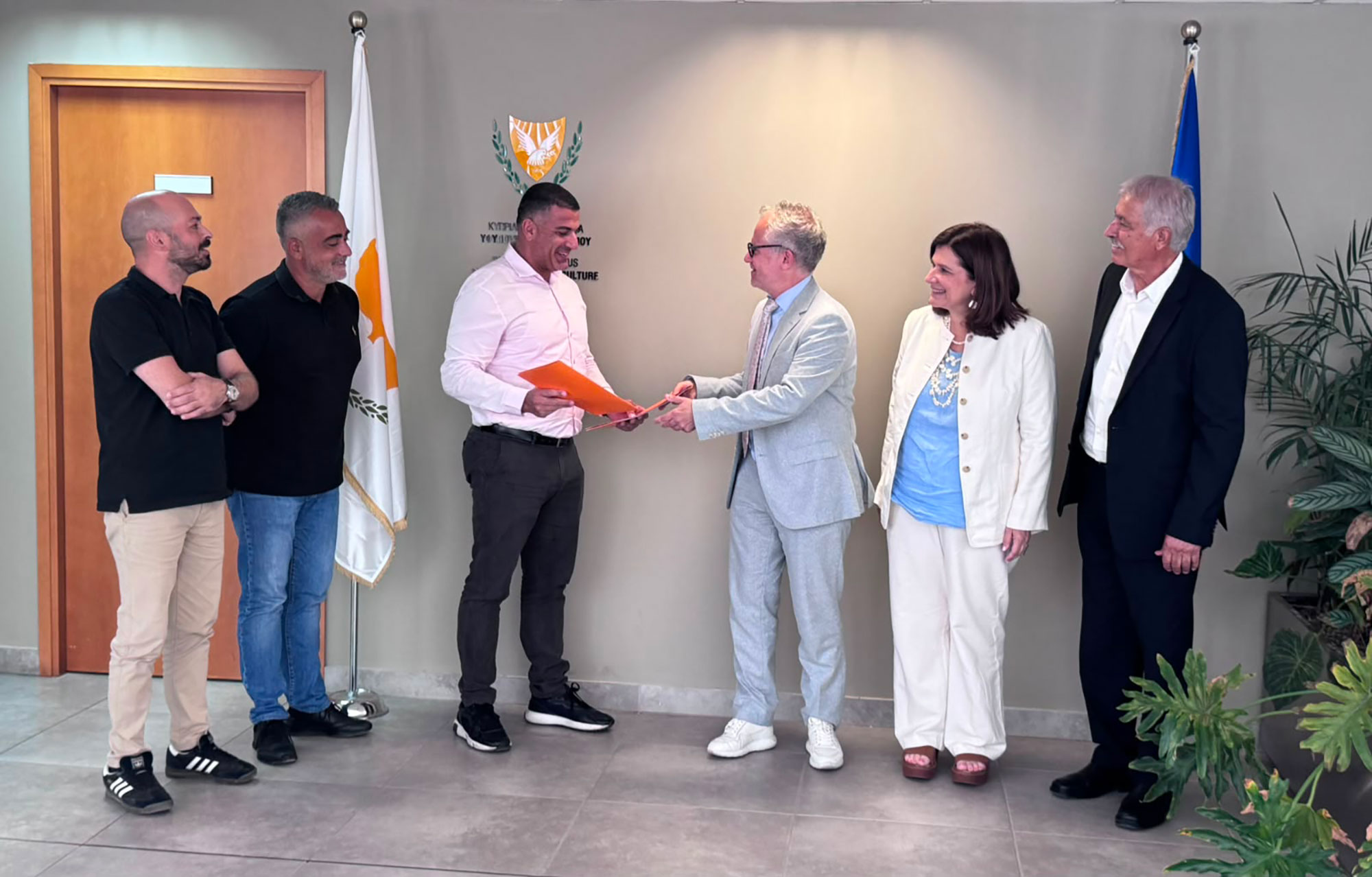 Έ&pi;&epsilon;&sigma;&alpha;&nu; &omicron;&iota; &upsilon;&pi;&omicron;&gamma;&rho;&alpha;&phi;έ&sigmaf; &gamma;&iota;&alpha; &tau;&eta; &delta;&iota;&alpha;&chi;&epsilon;ί&rho;&iota;&sigma;&eta; &tau;&omicron;&upsilon; &Pi;&omicron;&lambda;&iota;&tau;&iota;&sigma;&tau;&iota;&kappa;&omicron;ύ &Chi;&omega;&rho;&iota;&omicron;ύ &Lambda;έ&mu;&pi;&alpha;&sigmaf;
