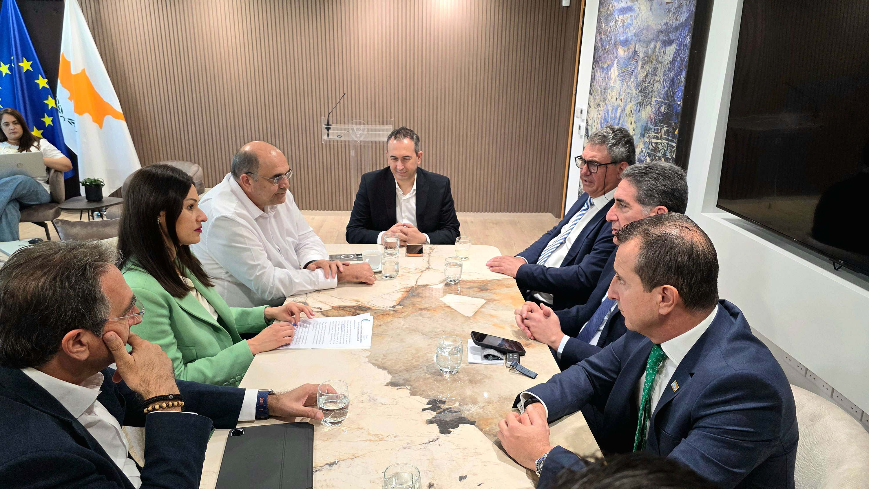 &laquo;&Alpha;&nu;ά&sigma;&alpha;&raquo; &rho;&epsilon;&upsilon;&sigma;&tau;ό&tau;&eta;&tau;&alpha;&sigmaf; &gamma;&iota;&alpha; &tau;&omicron;&upsilon;&sigmaf; &alpha;&gamma;&rho;ό&tau;&epsilon;&sigmaf;: &Epsilon;&nu;&tau;ό&sigmaf; &tau;&omicron;&upsilon; έ&tau;&omicron;&upsilon;&sigmaf; &sigma;&epsilon; &epsilon;&phi;&alpha;&rho;&mu;&omicron;&gamma;ή &tau;&omicron; &nu;έ&omicron; &chi;&rho;&eta;&mu;&alpha;&tau;&omicron;&delta;&omicron;&tau;&iota;&kappa;ό &epsilon;&rho;&gamma;&alpha;&lambda;&epsilon;ί&omicron;