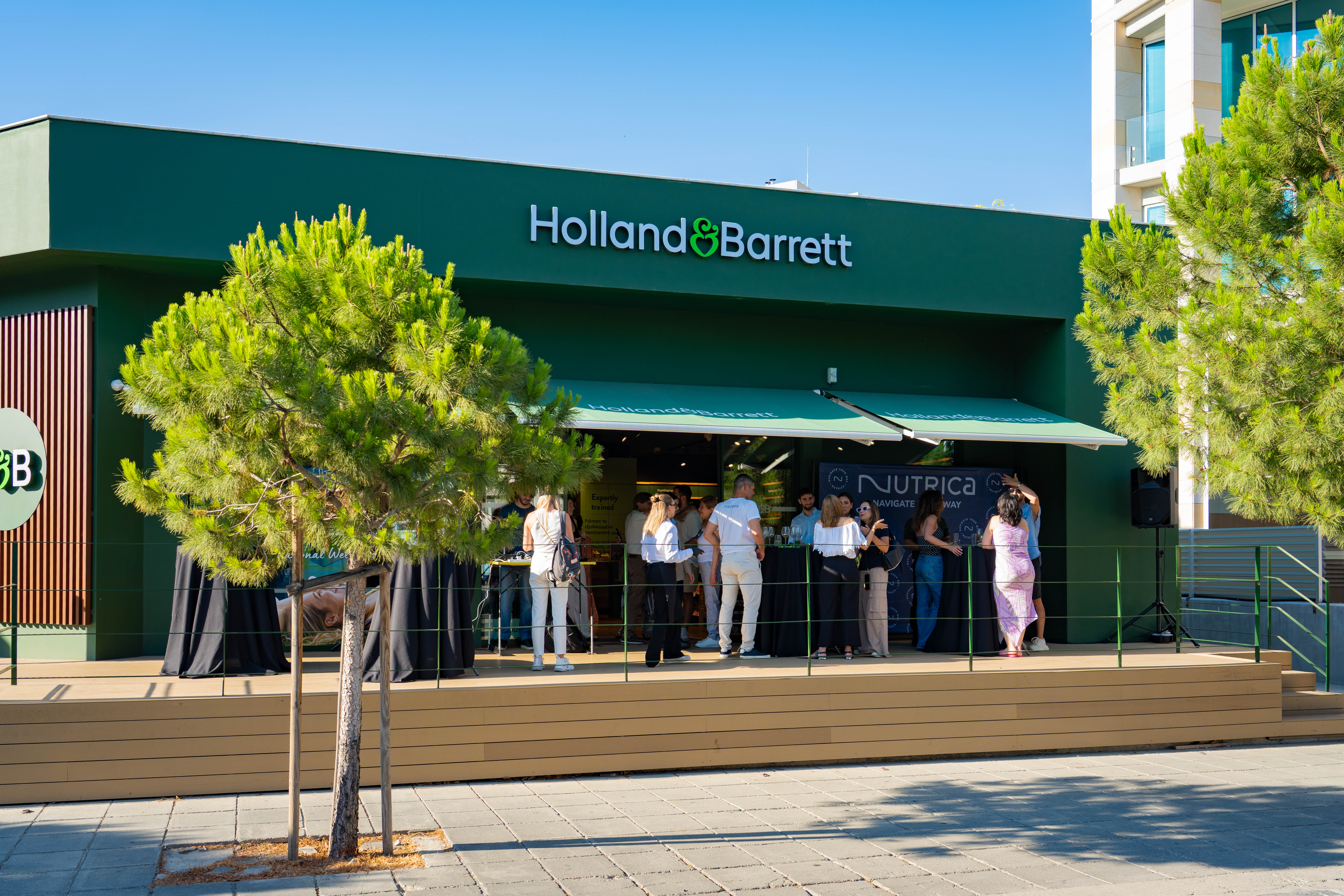 Nutrica &kappa;&alpha;&iota; Holland Barrett &alpha;&nu;&alpha;&kappa;&omicron;&iota;&nu;ώ&nu;&omicron;&upsilon;&nu; &nu;έ&alpha; &sigma;&tau;&rho;&alpha;&tau;&eta;&gamma;&iota;&kappa;ή &sigma;&upsilon;&nu;&epsilon;&rho;&gamma;&alpha;&sigma