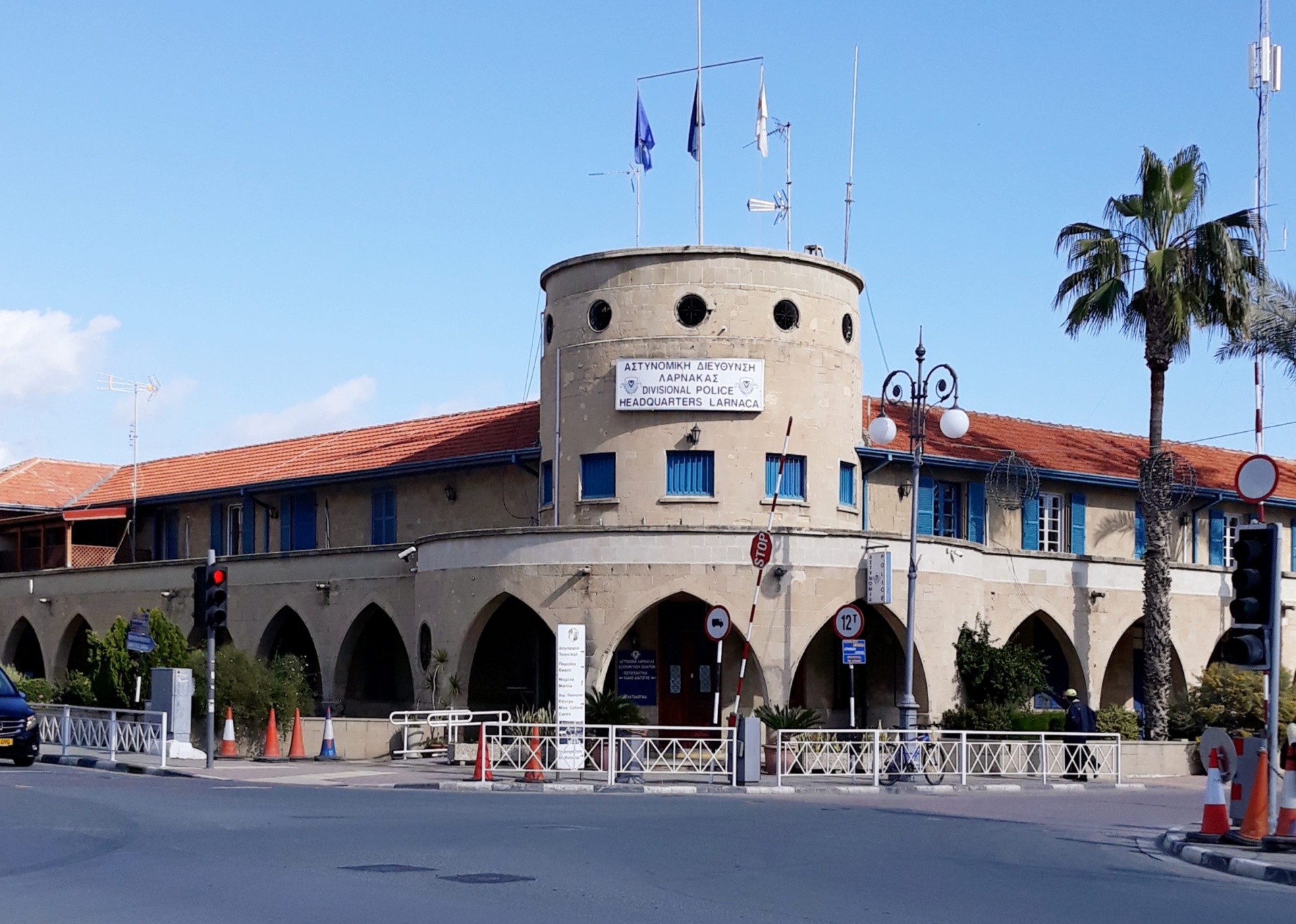 &Sigma;ύ&lambda;&lambda;&eta;&psi;&eta; &gamma;&nu;&omega;&sigma;&tau;&omicron;ύ &epsilon;&pi;&iota;&chi;&epsilon;&iota;&rho;&eta;&mu;&alpha;&tau;ί&alpha; &sigma;&tau;&eta; &Lambda;ά&rho;&nu;&alpha;&kappa;&alpha; &gamma;&iota;&alpha; &sigma;&epsilon;&iota;&rho;ά &omicron;&iota;&kappa;&omicron;&nu;&omicron;&mu;&iota;&kappa;ώ&nu; &upsilon;&pi;&omicron;&theta;έ&sigma;&epsilon;&omega;&nu;