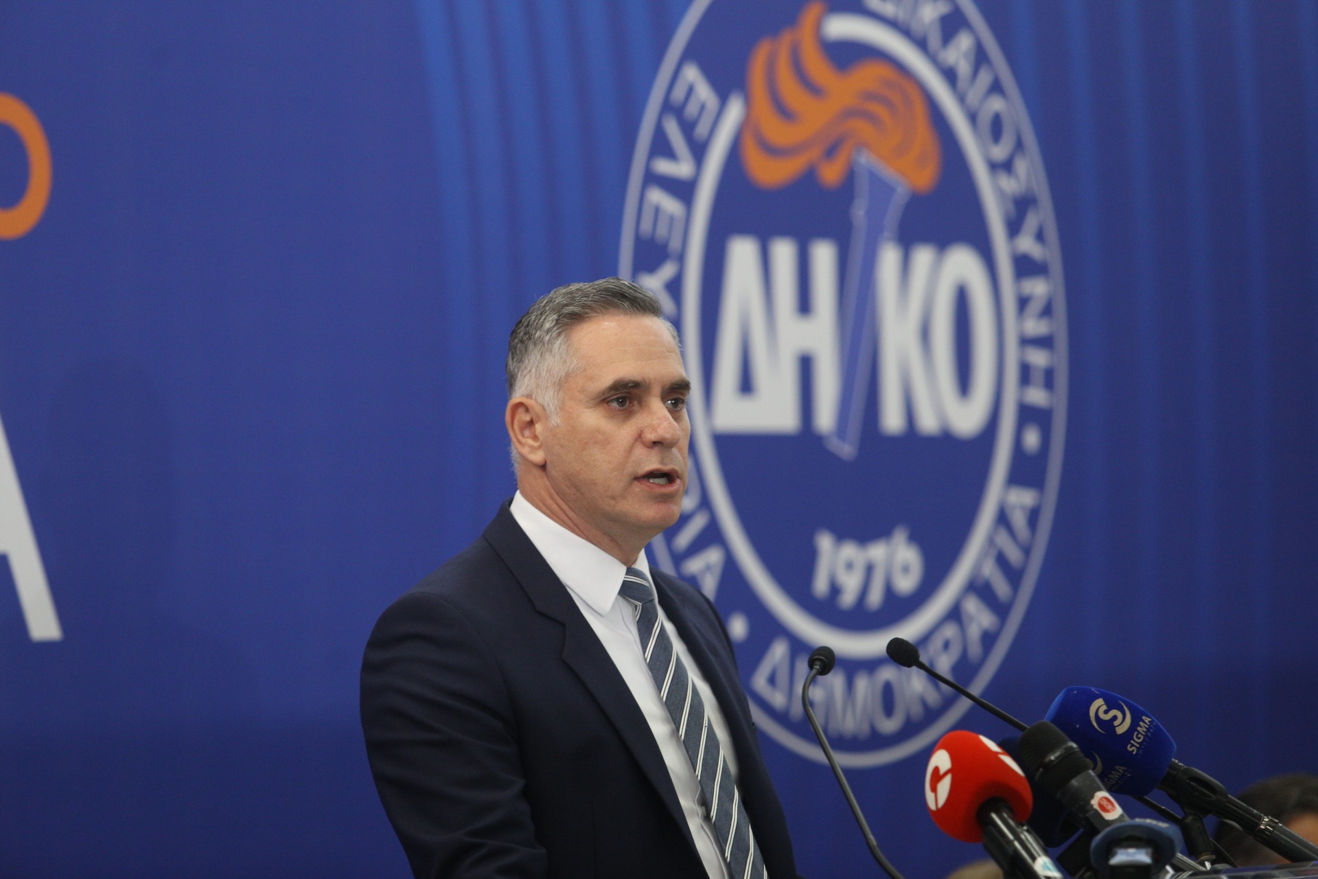 &Delta;&Eta;&Kappa;&Omicron;: &Tau;&omicron; &pi;&rho;&alpha;&xi;&iota;&kappa;ό&pi;&eta;&mu;&alpha; ή&tau;&alpha;&nu; &pi;&rho;&omicron;&delta;&omicron;&sigma;ί&alpha; &ndash; &Nu;&alpha; &mu;&eta;&nu; &pi;&alpha;&rho;&alpha;&chi;&alpha;&rho;&alpha;&chi;&theta;&epsilon;ί &eta; &iota;&sigma;&tau;&omicron;&rho;&iota;&kappa;ή &alpha;&lambda;ή&theta;&epsilon;&iota;&alpha;