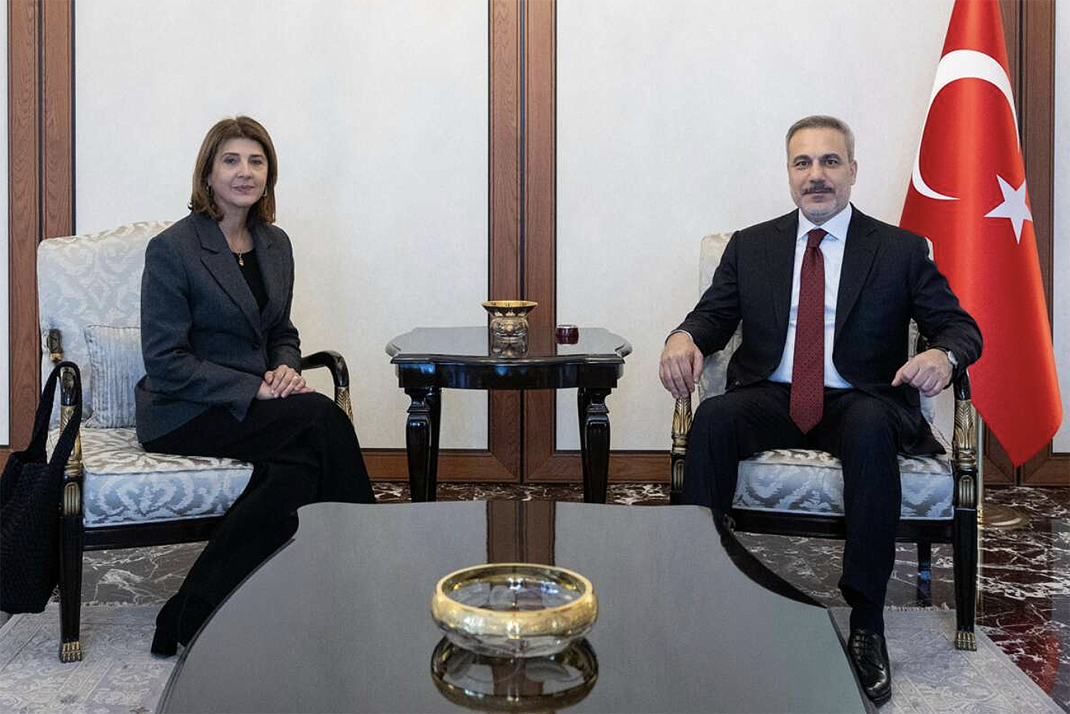 &Omicron;&lambda;&gamma;&kappa;ί&nu;: &Sigma;&tau;&eta;&nu; Ά&gamma;&kappa;&upsilon;&rho;&alpha; &gamma;&iota;&alpha; &epsilon;&pi;&alpha;&phi;έ&sigmaf; &pi;&rho;&iota;&nu; &alpha;&pi;ό &tau;&eta;&nu; ά&phi;&iota;&xi;&eta; &Gamma;&kappa;&omicron;&upsilon;&tau;έ&rho;&epsilon;&sigmaf; &sigma;&tau;&eta;&nu; &Kappa;ύ&pi;&rho;&omicron;