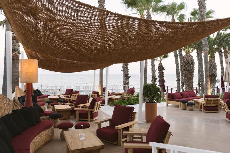Amor Beach Restaurant: &Eta; &alpha;&pi;ό&lambda;&upsilon;&tau;&eta; all-day &epsilon;&mu;&pi;&epsilon;&iota;&rho;ί&alpha; &delta;ί&pi;&lambda;&alpha; &sigma;&tau;&eta; &theta;ά&lambda;&alpha;&sigma;&sigma;&alpha; &tau;&eta;&sigmaf; &Lambda;&epsilon;&mu;&epsilon;&sigma;&omicron;ύ