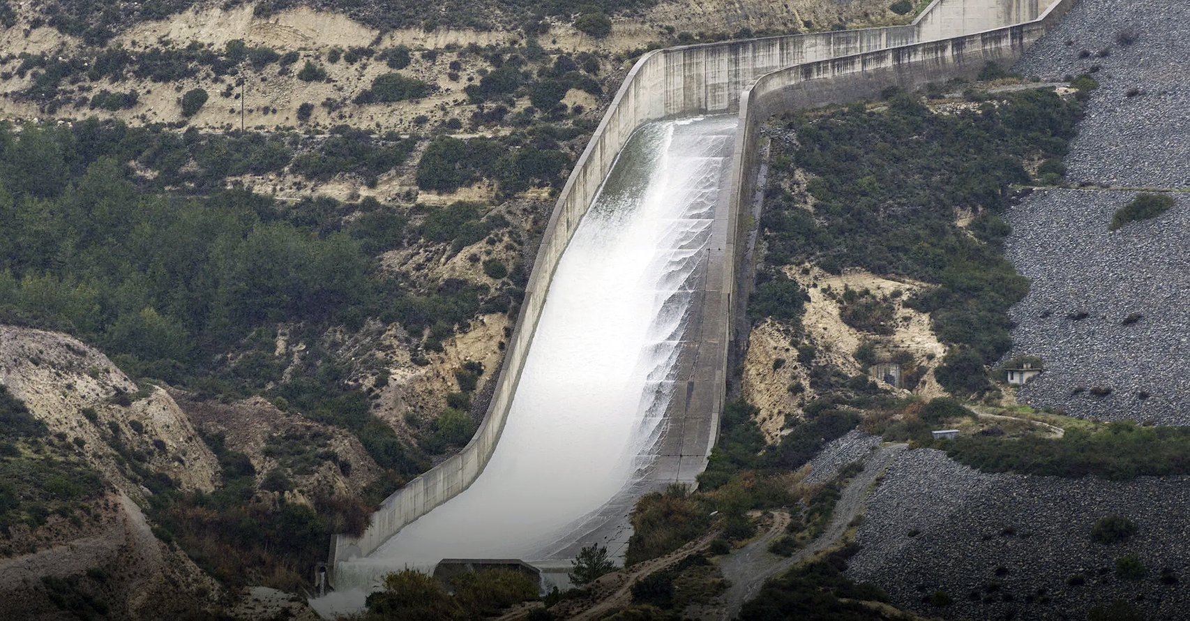 &Tau;&alpha; &phi;&rho;ά&gamma;&mu;&alpha;&tau;&alpha; &alpha;&nu;έ&beta;&eta;&kappa;&alpha;&nu;, &alpha;&lambda;&lambda;ά &eta; &mu;ά&chi;&eta; &gamma;&iota;&alpha; &tau;&omicron; &nu;&epsilon;&rho;ό &mu;ό&lambda;&iota;&sigmaf; &alpha;&rho;&chi;ί&zeta;&epsilon;&iota;