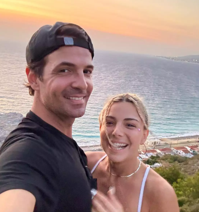 Josephine: &Eta; &alpha;&pi;&omicron;&kappa;ά&lambda;&upsilon;&psi;&eta; &gamma;&iota;&alpha; &tau;&omicron; &tau;&rho;&alpha;&gamma;&omicron;ύ&delta;&iota; &pi;&omicron;&upsilon; &tau;&eta;&sigmaf; έ&gamma;&rho;&alpha;&psi;&epsilon; &omicron; &Nu;ί&nu;&omicron; &gamma;&iota;&alpha; &tau;&eta;&nu; Eurovision (&Beta;ί&nu;&tau;&epsilon;&omicron;)