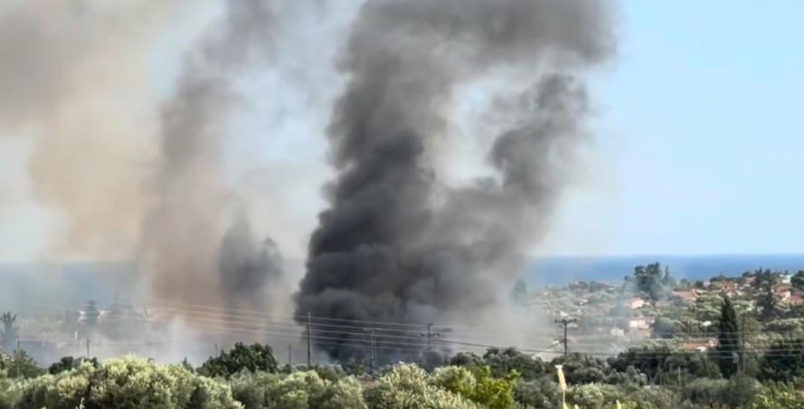 &Sigma;&upsilon;&nu;&alpha;&gamma;&epsilon;&rho;&mu;ό&sigmaf; &sigma;&tau;&eta; &Nu;έ&alpha; &Kappa;&alpha;&lambda;&lambda;&iota;&kappa;&rho;ά&tau;&epsilon;&iota;&alpha;: &Mu;ά&chi;&eta; &mu;&epsilon; &tau;&iota;&sigmaf; &phi;&lambda;ό&gamma;&epsilon;&sigmaf; &kappa;&alpha;&iota; &pi;&rho;&omicron;&lambda;&eta;&pi;&tau;&iota;&kappa;έ&sigmaf; &alpha;&pi;&omicron;&mu;&alpha;&kappa;&rho;ύ&nu;&sigma;&epsilon;&iota;&sigmaf; &pi;&omicron;&lambda;&iota;&tau;ώ&nu;