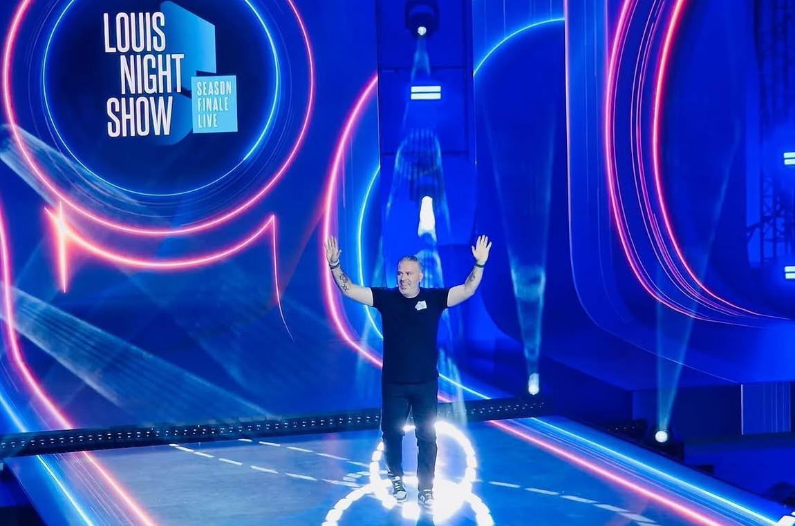 Louis Night Show: &Epsilon;&nu;&tau;&upsilon;&pi;&omega;&sigma;&iota;&alpha;&kappa;ό &phi;&iota;&nu;ά&lambda;&epsilon; &gamma;&iota;&alpha; &tau;&eta; 10&eta; &sigma;&epsilon;&zeta;ό&nu; - &Tau;&omicron; comeback &tau;&eta;&sigmaf; Ά&nu;&tau;&rho;&epsilon;&alpha;&sigmaf; &Kappa;&alpha;&phi;ά &kappa;&alpha;&iota; &tau;&eta;&sigmaf; &Tau;&zeta;ώ&rho;&tau;&zeta;&iota;&alpha;&sigmaf; &Pi;&alpha;&nu;&alpha;&gamma;ή (&Beta;ί&nu;&tau;&epsilon;&omicron;)