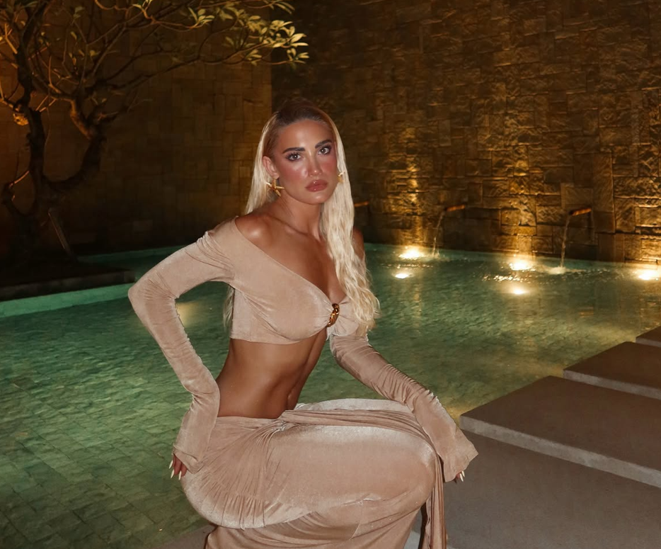&Iota;&omega;ά&nu;&nu;&alpha; &Tau;&omicron;ύ&nu;&eta;: &Eta; &alpha;&pi;&omicron;&kappa;ά&lambda;&upsilon;&psi;&eta; &gamma;&iota;&alpha; &tau;&iota;&sigmaf; &sigma;&upsilon;&nu;&epsilon;&delta;&rho;ί&epsilon;&sigmaf; &psi;&upsilon;&chi;&omicron;&lambda;ό&gamma;&omicron;&upsilon; &mu;&epsilon; &tau;&omicron;&nu; &Delta;&eta;&mu;ή&tau;&rho;&eta; &Alpha;&lambda;&epsilon;&xi;ά&nu;&delta;&rho;&omicron;&upsilon; &lambda;ί&gamma;&alpha; &chi;&rho;ό&nu;&iota;&alpha; &mu;&epsilon;&tau;ά &tau;&omicron;&nu; &chi;&omega;&rho;&iota;&sigma;&mu;ό &tau;&omicron;&upsilon;&sigmaf; (&Beta;ί&nu;&tau;&epsilon;&omicron;)