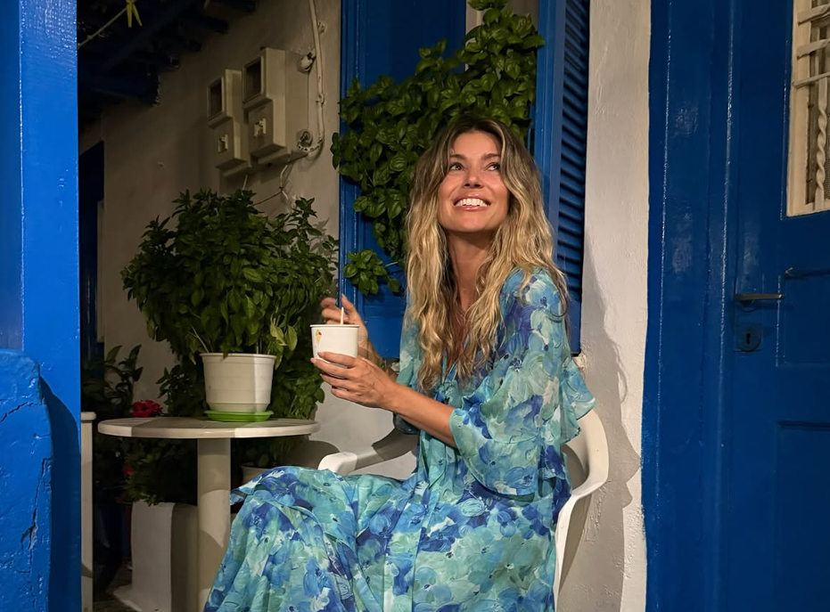 &Beta;ά&sigma;&iota;&alpha; &Kappa;&omega;&sigma;&tau;&alpha;&rho;ά: &Sigma;&upsilon;&nu;&delta;ύ&alpha;&sigma;&epsilon; &tau;&omicron; floral &pi;&omicron;&upsilon;&kappa;ά&mu;&iota;&sigma;ό &tau;&eta;&sigmaf; &mu;&epsilon; &tau;&omicron;&nu; &pi;&iota;&omicron; &alpha;&beta;ί&alpha;&sigma;&tau;&alpha; &kappa;&omicron;&mu;&psi;ό &tau;&rho;ό&pi;&omicron;
