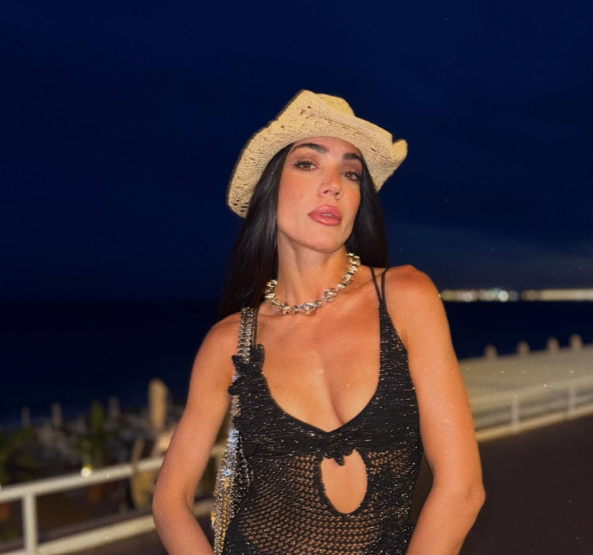 Ή&beta;&eta; &Alpha;&delta;ά&mu;&omicron;&upsilon;: &Delta;&eta;&mu;&iota;&omicron;ύ&rho;&gamma;&eta;&sigma;&epsilon; &tau;&omicron; &pi;&iota;&omicron; casual airport look &mu;&epsilon; έ&nu;&alpha; &alpha;&mu;&phi;&iota;&lambda;&epsilon;&gamma;ό&mu;&epsilon;&nu;&omicron; fashion piece