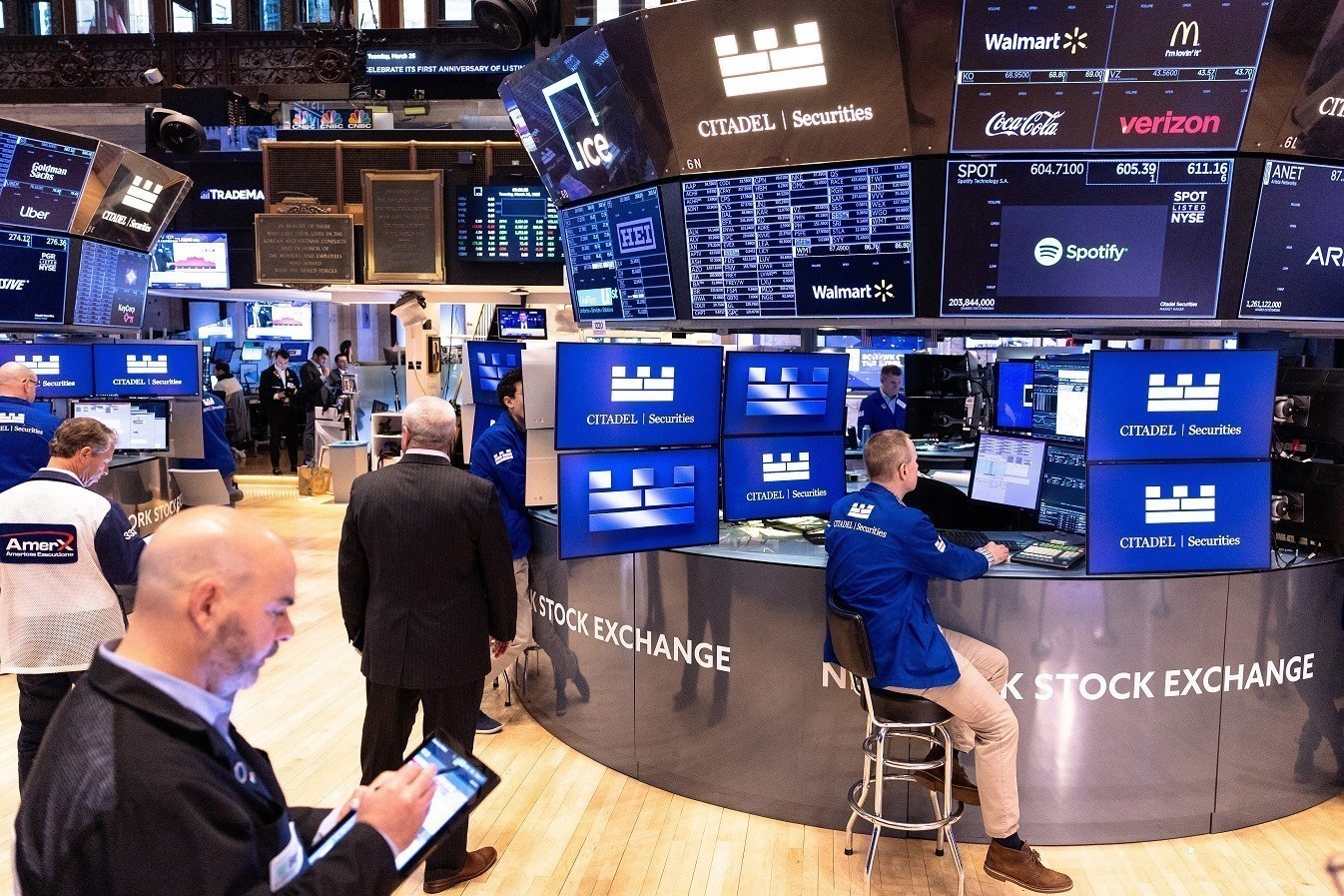 Wall Street: &Tau;&omicron; &kappa;&alpha;&lambda;ύ&tau;&epsilon;&rho;&omicron; &xi;&epsilon;&kappa;ί&nu;&eta;&mu;&alpha; &delta;&eta;&mu;&omicron;&sigma;ί&epsilon;&upsilon;&sigma;&eta;&sigmaf; &epsilon;&tau;&alpha;&iota;&rho;&iota;&kappa;ώ&nu; &alpha;&pi;&omicron;&tau;&epsilon;&lambda;&epsilon;&sigma;&mu;ά&tau;&omega;&nu; &alpha;&pi;ό &tau;&omicron; 2021