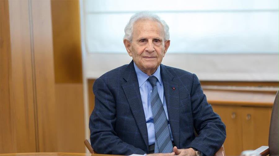 &Theta;&lambda;ί&psi;&eta; &sigma;&tau;&omicron;&nu; &epsilon;&pi;&iota;&chi;&epsilon;&iota;&rho;&eta;&mu;&alpha;&tau;&iota;&kappa;ό &kappa;ό&sigma;&mu;&omicron;: &Alpha;&pi;&epsilon;&beta;ί&omega;&sigma;&epsilon; &omicron; &Nu;ί&kappa;&omicron;&sigmaf; &Sigma;&iota;&alpha;&kappa;ό&lambda;&alpha;&sigmaf;