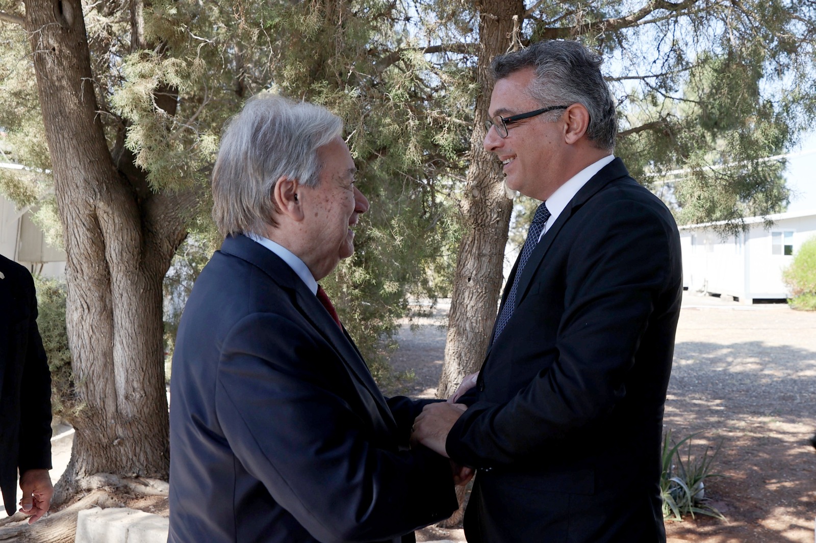 &Alpha;&iota;&sigma;&iota;&omicron;&delta;&omicron;&xi;ί&alpha; &Epsilon;&rho;&chi;&iota;&omicron;&upsilon;&rho;&mu;ά&nu; &mu;&epsilon;&tau;ά &tau;&eta;&nu; &tau;&rho;&iota;&mu;&epsilon;&rho;ή &mu;&epsilon; &Gamma;&kappa;&omicron;&upsilon;&tau;έ&rho;&epsilon;&sigmaf; &kappa;&alpha;&iota; &Chi;&rho;&iota;&sigma;&tau;&omicron;&delta;&omicron;&upsilon;&lambda;ί&delta;&eta;: &laquo;&Beta;&lambda;έ&pi;&omega; &mu;&pi;&rho;&omicron;&sigma;&tau;ά &mu;&omicron;&upsilon; έ&nu;&alpha;&nu; &omicron;&delta;&iota;&kappa;ό &chi;ά&rho;&tau;&eta;&raquo;