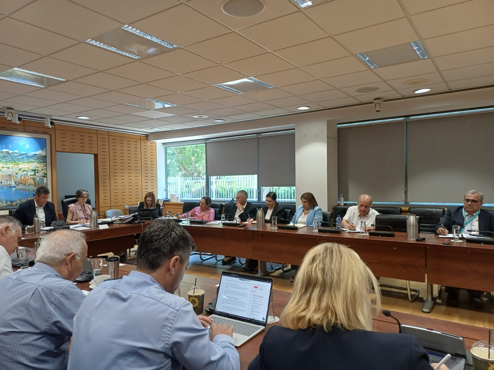 &Pi;&alpha;&sigma;&chi;&alpha;&lambda;ί&delta;&eta;&sigmaf; &sigma;&tau;&eta;&nu; &Epsilon;&pi;&iota;&tau;&rho;&omicron;&pi;ή &Theta;&epsilon;&sigma;&mu;ώ&nu;: &laquo;&Epsilon;, &pi;έ&sigma;&tau;&epsilon; ό&tau;&iota; ή&tau;&alpha;&nu; &lambda;ά&theta;&omicron;&sigmaf;. &Tau;&epsilon;&lambda;&epsilon;&iota;ώ&sigma;&alpha;&mu;&epsilon;; Ό&chi;&iota;&raquo; - &Pi;&omicron;&lambda;ύ&sigmaf; &theta;ό&rho;&upsilon;&beta;&omicron;&sigmaf;, &epsilon;&lambda;ά&chi;&iota;&sigma;&tau;&epsilon;&sigmaf; &alpha;&pi;&alpha;&nu;&tau;ή&sigma;&epsilon;&iota;&sigmaf; &sigma;&tau;&eta; &Beta;&omicron;&upsilon;&lambda;ή