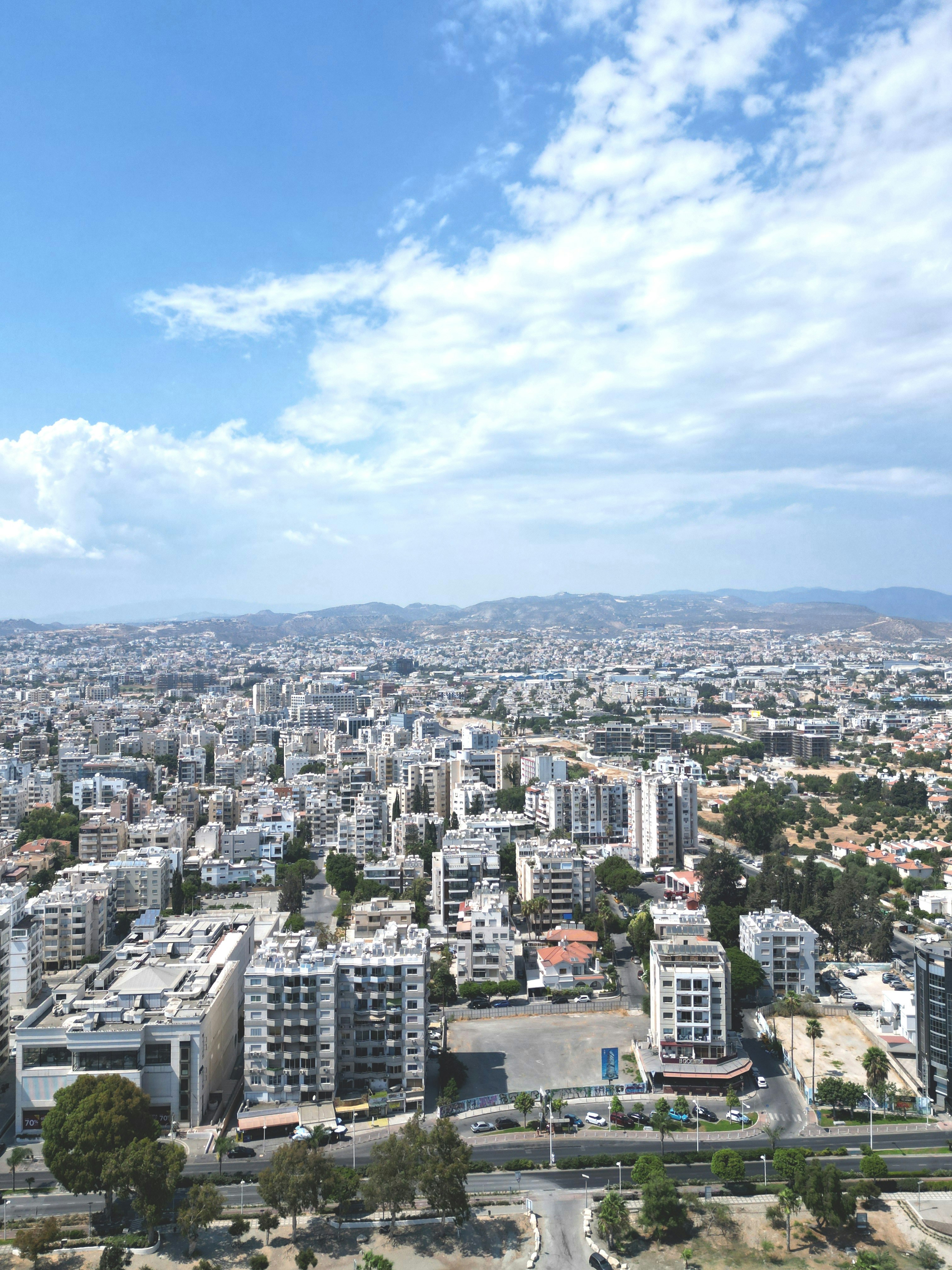 &Alpha;&gamma;&omicron;&rho;ά &alpha;&kappa;&iota;&nu;ή&tau;&omega;&nu;: &Pi;&omicron;ύ &epsilon;&pi;&epsilon;&nu;&delta;ύ&omicron;&nu;&tau;&alpha;&iota; &tau;&alpha; &epsilon;&kappa;&alpha;&tau;&omicron;&mu;&mu;ύ&rho;&iota;&alpha; &ndash; &Omicron;&iota; 10 &alpha;&kappa;&rho;&iota;&beta;ό&tau;&epsilon;&rho;&epsilon;&sigmaf; &sigma;&upsilon;&nu;&alpha;&lambda;&lambda;&alpha;&gamma;έ&sigmaf; &tau;&omicron;&upsilon; 2026