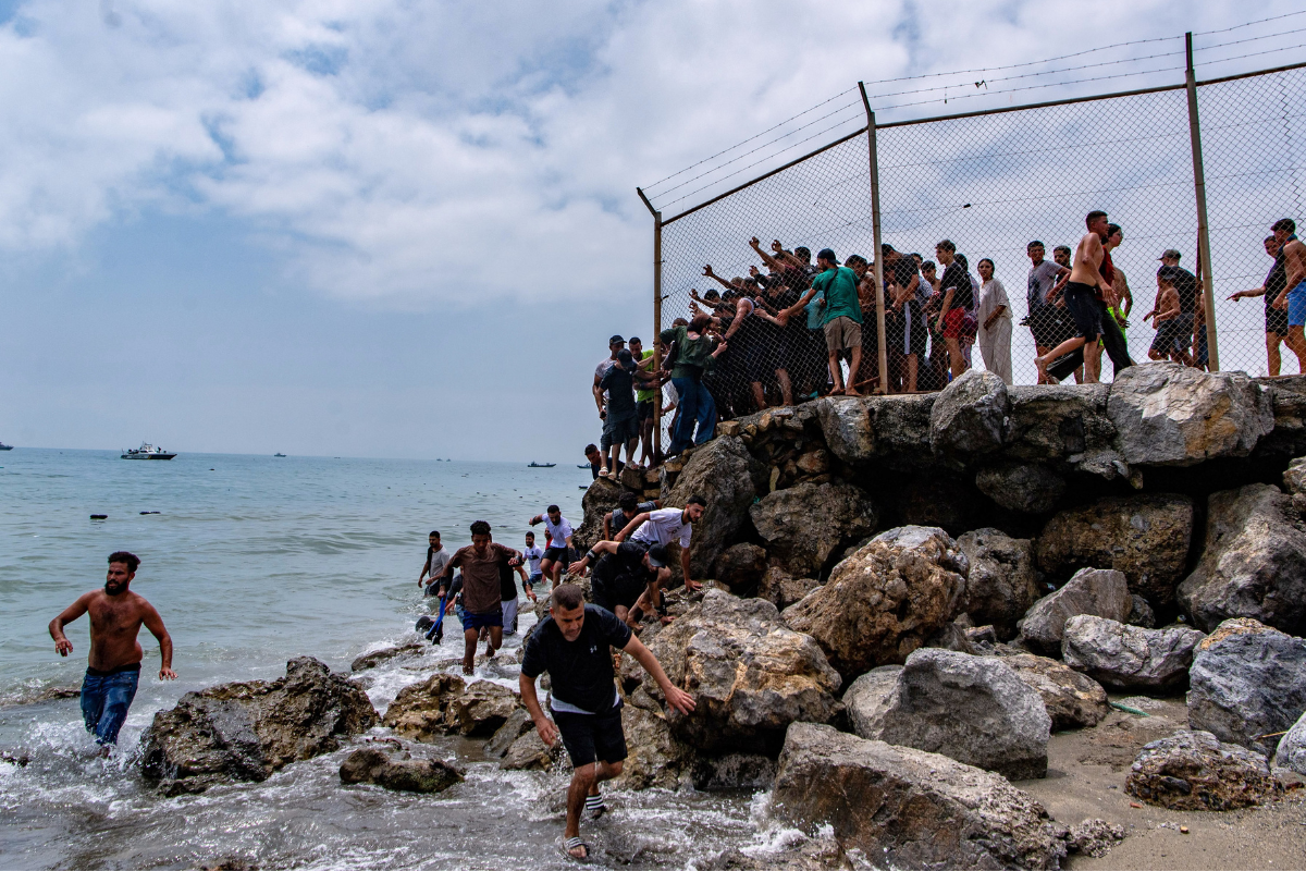 60.000 &mu;&epsilon;&tau;&alpha;&nu;ά&sigma;&tau;&epsilon;&sigmaf;, 34 &nu;&epsilon;&kappa;&rho;&omicron;ί &kappa;&alpha;&iota; &epsilon;&upsilon;&rho;&omega;&pi;&alpha;ϊ&kappa;ή &kappa;&iota;&nu;&eta;&tau;&omicron;&pi;&omicron;ί&eta;&sigma;&eta;