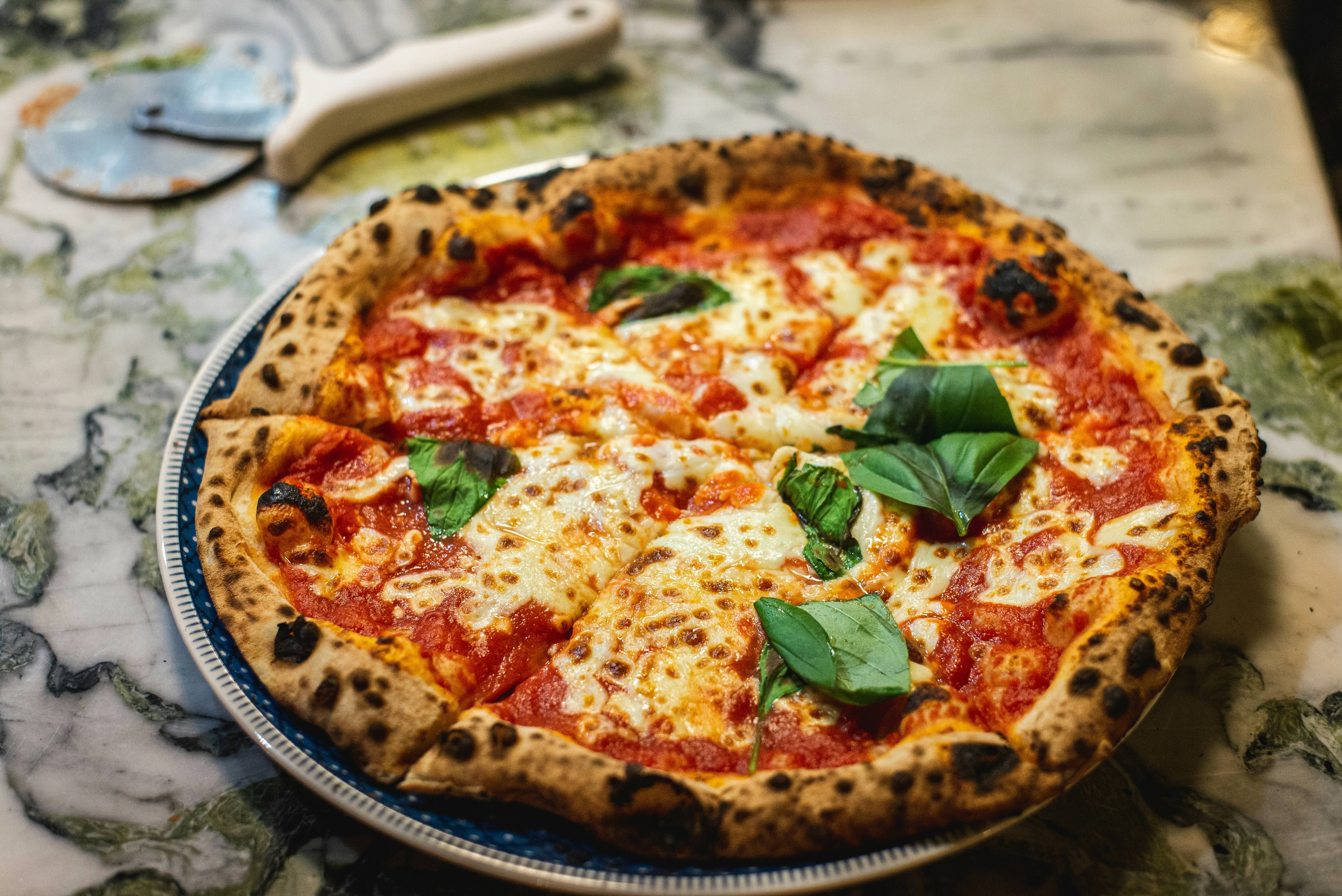 &Tau;&alpha; &kappa;&alpha;&lambda;ύ&tau;&epsilon;&rho;&alpha; pizza spots &sigma;&tau;&eta; &Lambda;&epsilon;&upsilon;&kappa;&omega;&sigma;ί&alpha; &pi;&omicron;&upsilon; &alpha;&xi;ί&zeta;&epsilon;&iota; &nu;&alpha; &delta;&omicron;&kappa;&iota;&mu;ά&sigma;&epsilon;&iota;&sigmaf;