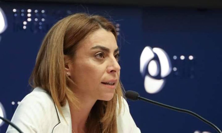 &Omicron;&iota; 5 &psi;ή&phi;&omicron;&iota; &pi;&omicron;&upsilon; ά&lambda;&lambda;&alpha;&xi;&alpha;&nu; &tau;&alpha; &alpha;&pi;&omicron;&tau;&epsilon;&lambda;έ&sigma;&mu;&alpha;&tau;&alpha; &sigma;&epsilon; 4 &pi;&epsilon;&rho;&iota;&phi;έ&rho;&epsilon;&iota;&epsilon;&sigmaf; &kappa;&alpha;&iota; ά&phi;&eta;&sigma;&alpha;&nu; &epsilon;&kappa;&tau;ό&sigmaf; &Beta;&omicron;&upsilon;&lambda;ή&sigmaf; &tau;&eta;&nu; &Alpha;&nu;&theta;&omicron;ύ&sigma;&eta;
