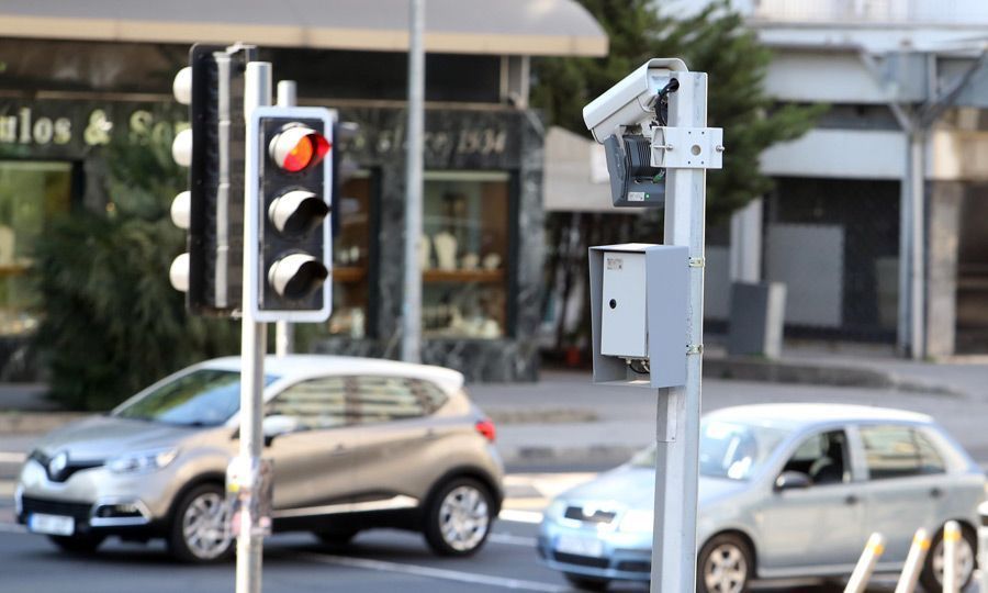 &Chi;&rho;&omicron;&nu;ό&mu;&epsilon;&tau;&rho;&alpha; &sigma;&tau;&alpha; &phi;ώ&tau;&alpha; &mu;&epsilon; &kappa;ά&mu;&epsilon;&rho;&epsilon;&sigmaf;: &laquo;&Pi;&rho;&omicron;&sigma;&chi;ή&mu;&alpha;&tau;&alpha;&raquo; &kappa;&alpha;&tau;&alpha;&gamma;&gamma;έ&lambda;&lambda;&omicron;&upsilon;&nu; &tau;&alpha; &kappa;ό&mu;&mu;&alpha;&tau;&alpha; &ndash; &Nu;έ&alpha; &sigma;ύ&gamma;&kappa;&rho;&omicron;&upsilon;&sigma;&eta; &mu;&epsilon; &tau;&eta;&nu; &kappa;&upsilon;&beta;έ&rho;&nu;&eta;&sigma;&eta;