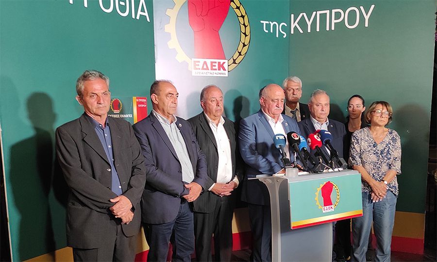 &Epsilon;&Delta;&Epsilon;&Kappa;: &Sigma;&epsilon; &epsilon;&xi;έ&lambda;&iota;&xi;&eta; &tau;&omicron; Έ&kappa;&tau;&alpha;&kappa;&tau;&omicron; &Sigma;&upsilon;&nu;έ&delta;&rho;&iota;&omicron; &gamma;&iota;&alpha; &tau;&omicron;&nu; &pi;&omicron;&lambda;&iota;&tau;&iota;&kappa;ό &kappa;&alpha;&iota; &omicron;&rho;&gamma;&alpha;&nu;&omega;&tau;&iota;&kappa;ό &alpha;&nu;&alpha;&sigma;&chi;&epsilon;&delta;&iota;&alpha;&sigma;&mu;ό &tau;&omicron;&upsilon; &kappa;ό&mu;&mu;&alpha;&tau;&omicron;&sigmaf;