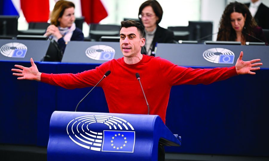 &Mu;&epsilon; &pi;&alpha;&iota;&chi;&nu;&iota;&delta;&iota;ά&rho;&iota;&kappa;&omicron; &tau;&rho;ό&pi;&omicron; &omicron; &Phi;&epsilon;&iota;&delta;ί&alpha;&sigmaf; &epsilon;&xi;&eta;&gamma;&epsilon;ί &gamma;&iota;&alpha; &tau;&eta;&nu; &pi;&rho;ό&tau;&alpha;&sigma;&eta; &gamma;&iota;&alpha; &pi;&alpha;&rho;&alpha;ί&tau;&eta;&sigma;&eta; &Gamma;&epsilon;&nu;&iota;&kappa;&omicron;ύ &kappa;&alpha;&iota; &Beta;&omicron;&eta;&theta;&omicron;ύ &Gamma;. &Epsilon;&iota;&sigma;&alpha;&gamma;&gamma;&epsilon;&lambda;έ&alpha;