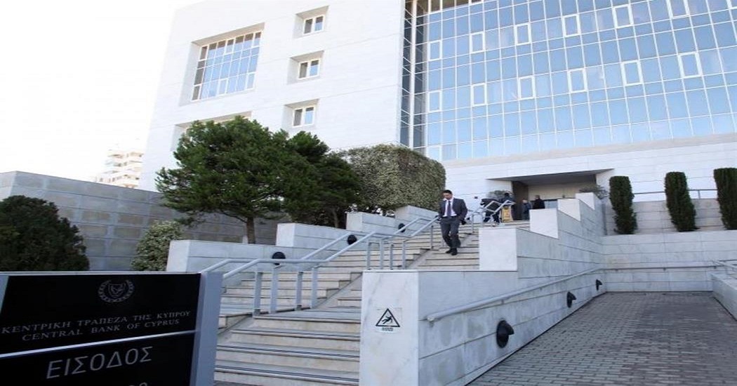 &Chi;&rho;. &Pi;&alpha;&tau;&sigma;&alpha;&lambda;ί&delta;&eta;&sigmaf;: &laquo;&Alpha;&nu;&tau;έ&chi;&epsilon;&iota;&raquo; &eta; &omicron;&iota;&kappa;&omicron;&nu;&omicron;&mu;ί&alpha; &sigma;&tau;&eta;&nu; &epsilon;&nu;&epsilon;&rho;&gamma;&epsilon;&iota;&alpha;&kappa;ή &kappa;&rho;ί&sigma;&eta; &ndash; &Tau;&omicron; &laquo;&kappa;&alpha;&mu;&pi;&alpha;&nu;ά&kappa;&iota;&raquo; &gamma;&iota;&alpha; &tau;&eta; &Mu;έ&sigma;&eta; &Alpha;&nu;&alpha;&tau;&omicron;&lambda;ή