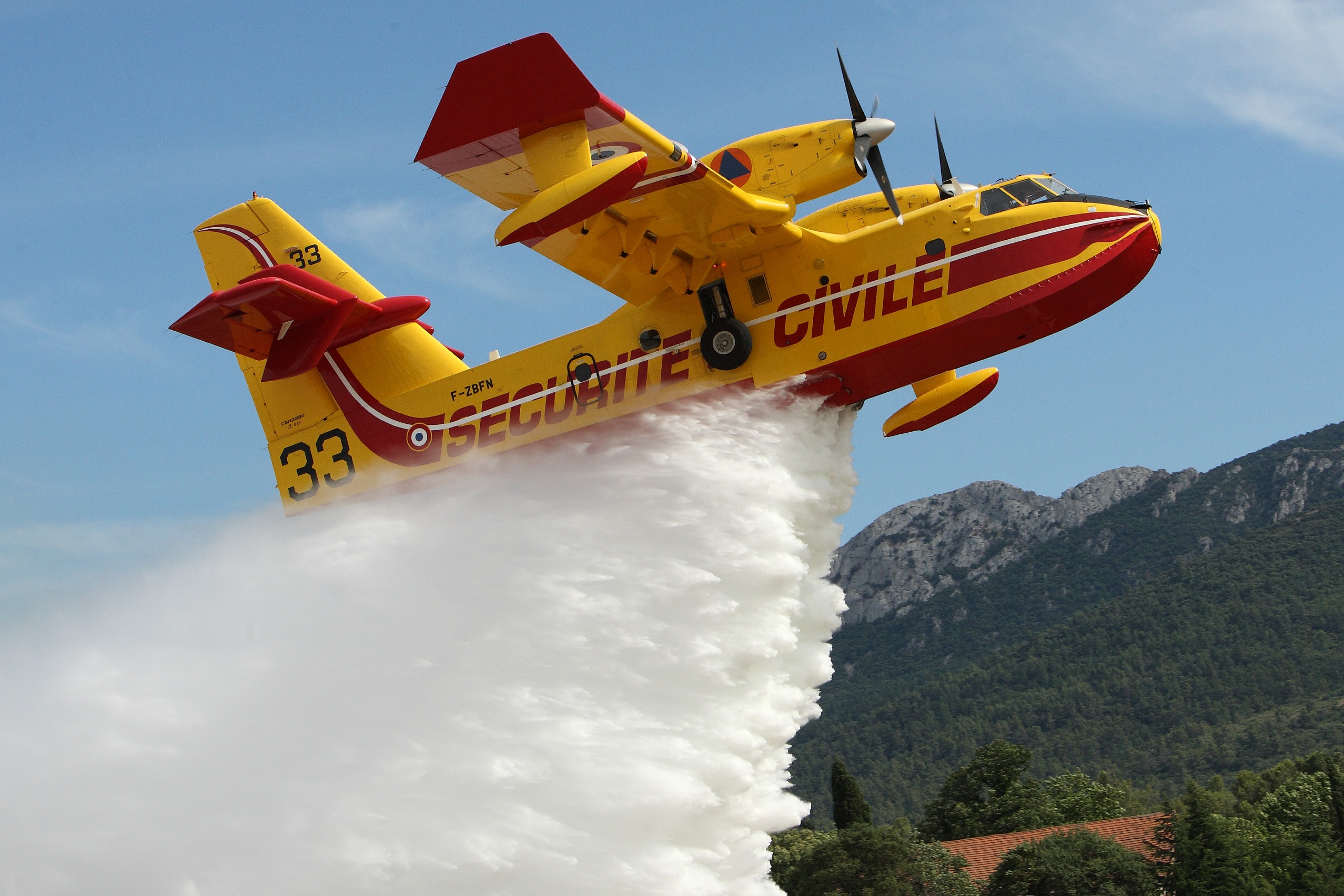 Canadair: &Gamma;&iota;&alpha;&tau;ί ό&lambda;&omicron;&iota; &tau;&alpha; &zeta;&eta;&tau;&omicron;ύ&nu; &kappa;&alpha;&iota; &kappa;&alpha;&nu;&epsilon;ί&sigmaf; &delta;&epsilon;&nu; &mu;&pi;&omicron;&rho;&epsilon;ί &nu;&alpha; &tau;&alpha; &pi;ά&rho;&epsilon;&iota; &gamma;&rho;ή&gamma;&omicron;&rho;&alpha;