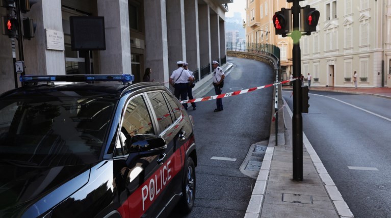 Έ&kappa;&rho;&eta;&xi;&eta; &sigma;&tau;&omicron; &Mu;&omicron;&nu;&alpha;&kappa;ό: &Tau;&alpha;&upsilon;&tau;&omicron;&pi;&omicron;&iota;ή&theta;&eta;&kappa;&epsilon; ύ&pi;&omicron;&pi;&tau;&omicron;&sigmaf; - &Epsilon;&kappa;&delta;ό&theta;&eta;&kappa;&epsilon; &epsilon;&rho;&upsilon;&theta;&rho;ά &alpha;&gamma;&gamma;&epsilon;&lambda;ί&alpha; &alpha;&pi;ό &tau;&eta;&nu; Interpol