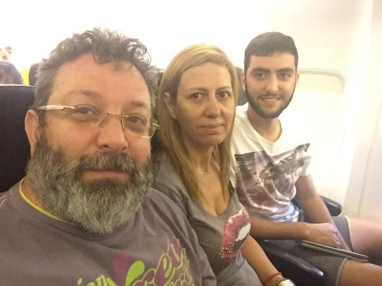 Έ&phi;&upsilon;&gamma;&epsilon; &alpha;&pi;ό &tau;&eta; &zeta;&omega;ή &omicron; &Chi;&alpha;&rho;ά&lambda;&alpha;&mu;&pi;&omicron;&sigmaf; &Lambda;&epsilon;&alpha;&nu;&tau;&zeta;ή &ndash; &Sigma;&upsilon;&gamma;&kappa;&iota;&nu;&epsilon;ί &tau;&omicron; &alpha;&nu;&tau;ί&omicron; &tau;&eta;&sigmaf; &omicron;&iota;&kappa;&omicron;&gamma;έ&nu;&epsilon;&iota;ά&sigmaf; &tau;&omicron;&upsilon;